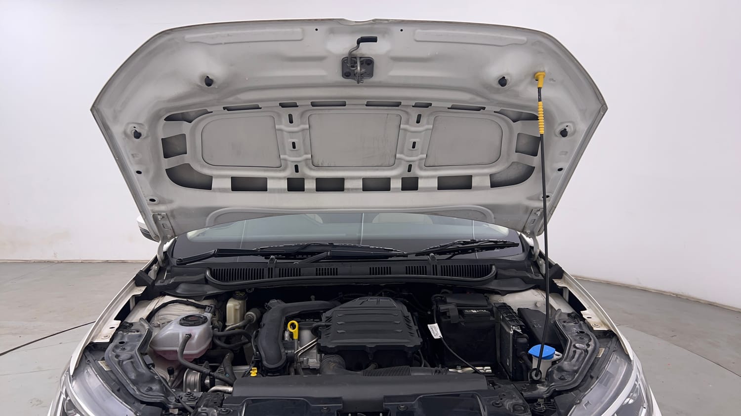 Used 2024 Volkswagen Virtus Topline 1.0 TSI AT Petrol Automatic engine ENGINE & BONNET OPEN FRONT VIEW