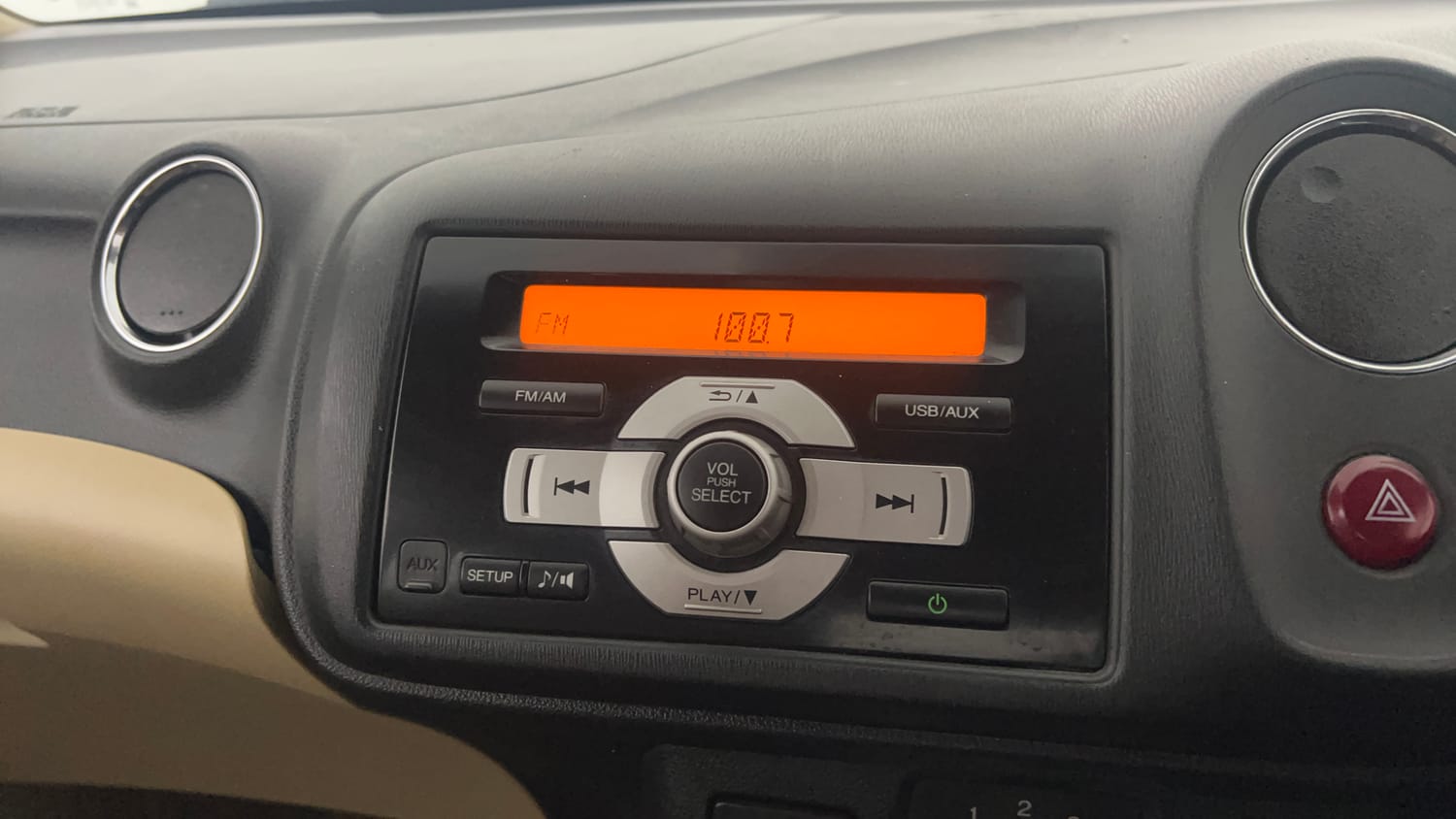 Used 2016 Honda Amaze 1.2 VX i-VTEC Petrol Manual top_features Integrated (in-dash) music system