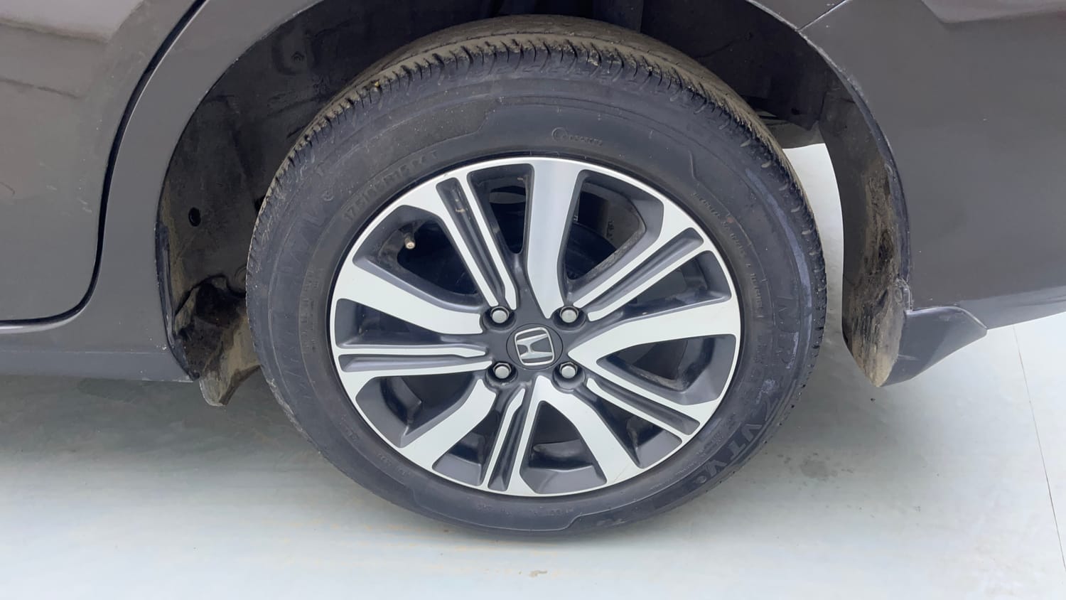 Used 2023 Honda Amaze VX MT 1.2 Petrol Petrol Manual tyres LEFT REAR TYRE RIM VIEW