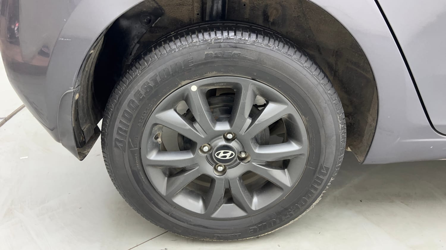 Used 2020 Hyundai Elite i20 Sportz Plus 1.2 Petrol Manual tyres RIGHT REAR TYRE RIM VIEW