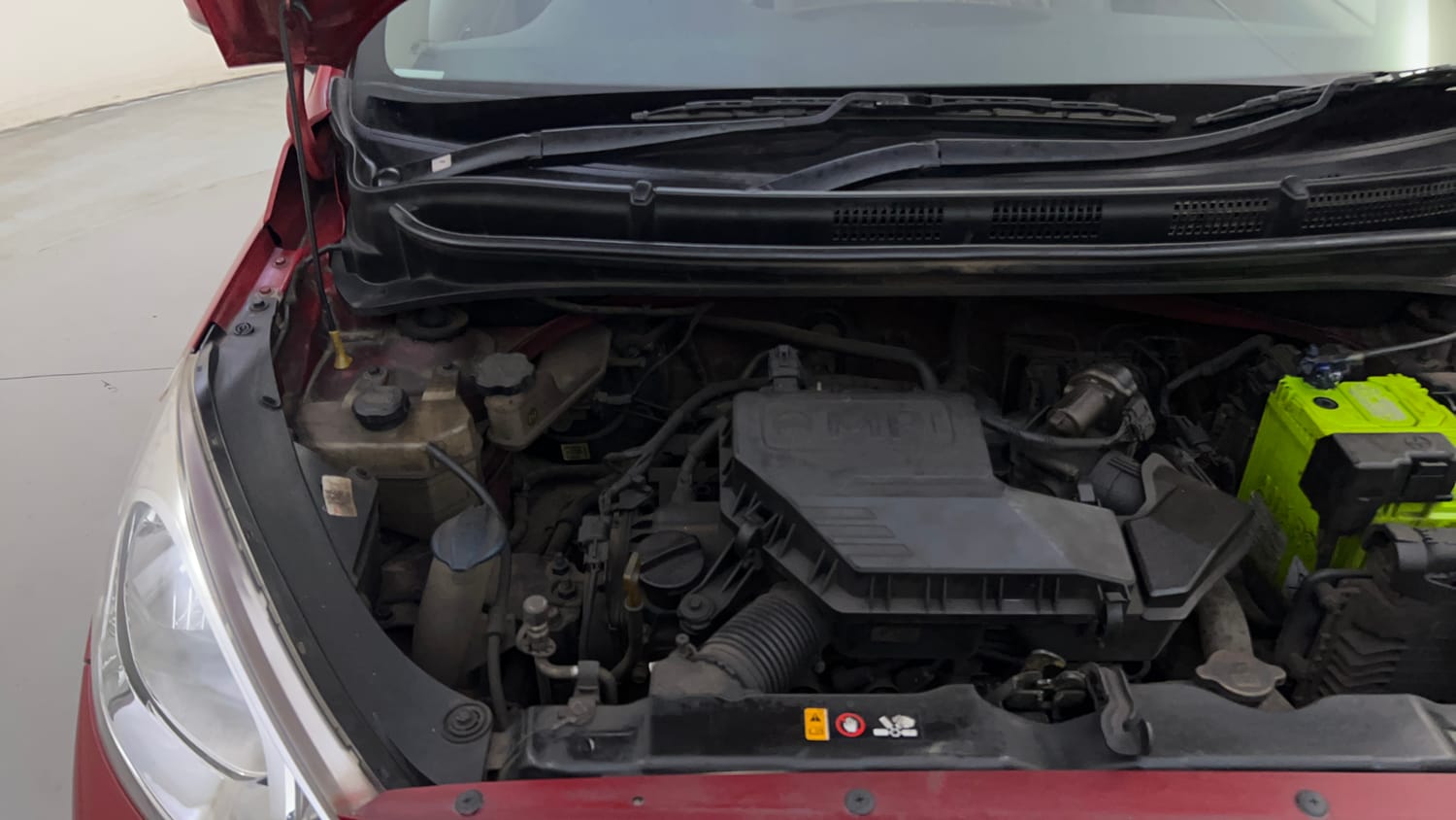 Used 2019 Hyundai Santro Sportz AMT Petrol Automatic engine ENGINE RIGHT SIDE HINGE & APRON VIEW