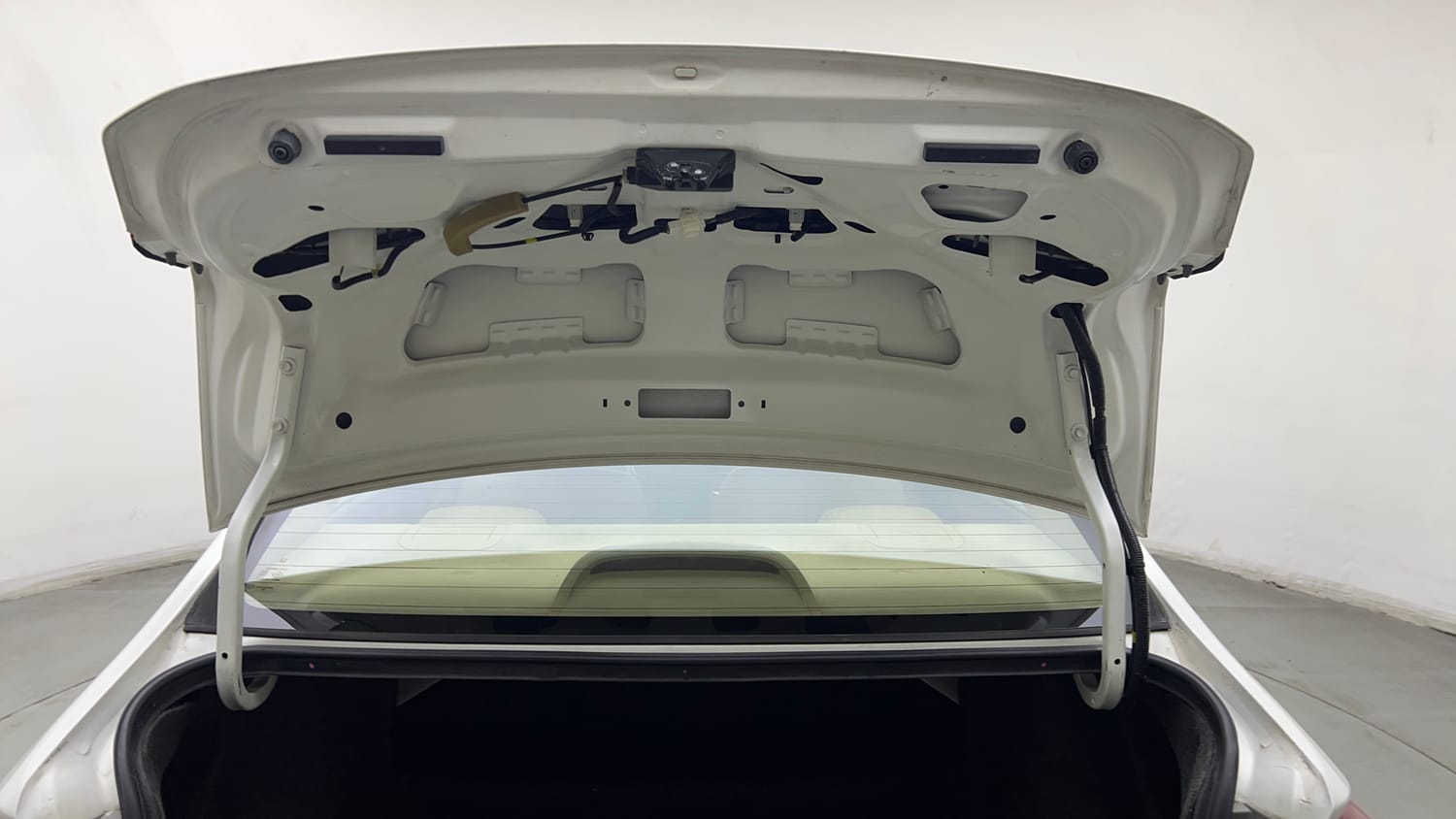 Used 2016 Honda City VX CVT Petrol Automatic interior DICKY DOOR OPEN VIEW