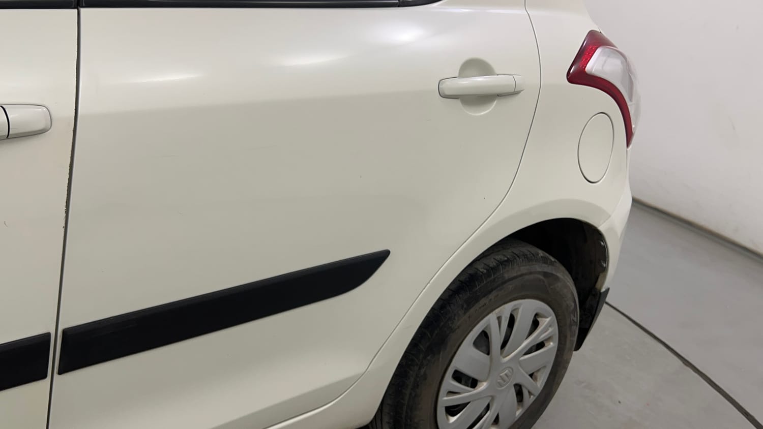 Used 2015 Maruti Suzuki Swift VXi Petrol Manual dents MINOR SCRATCH