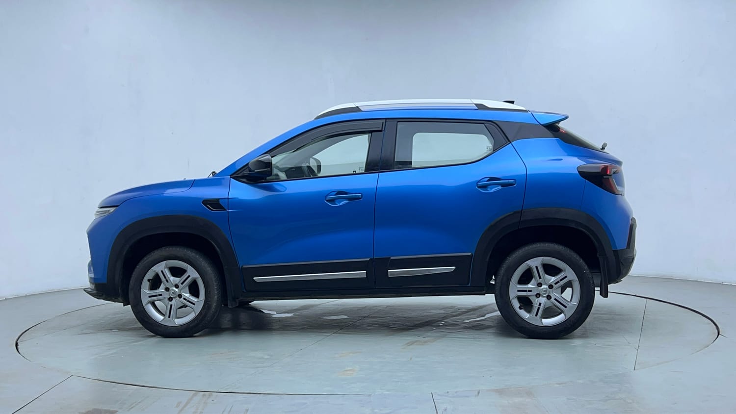Used 2022 Renault Kiger RXT MT Petrol Manual exterior LEFT SIDE VIEW