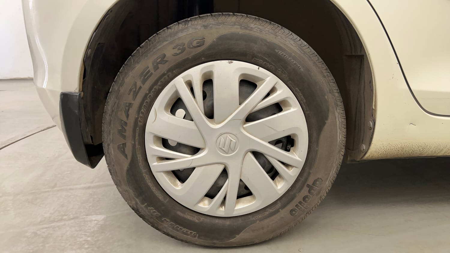 Used 2015 Maruti Suzuki Swift VXi Petrol Manual tyres RIGHT REAR TYRE RIM VIEW