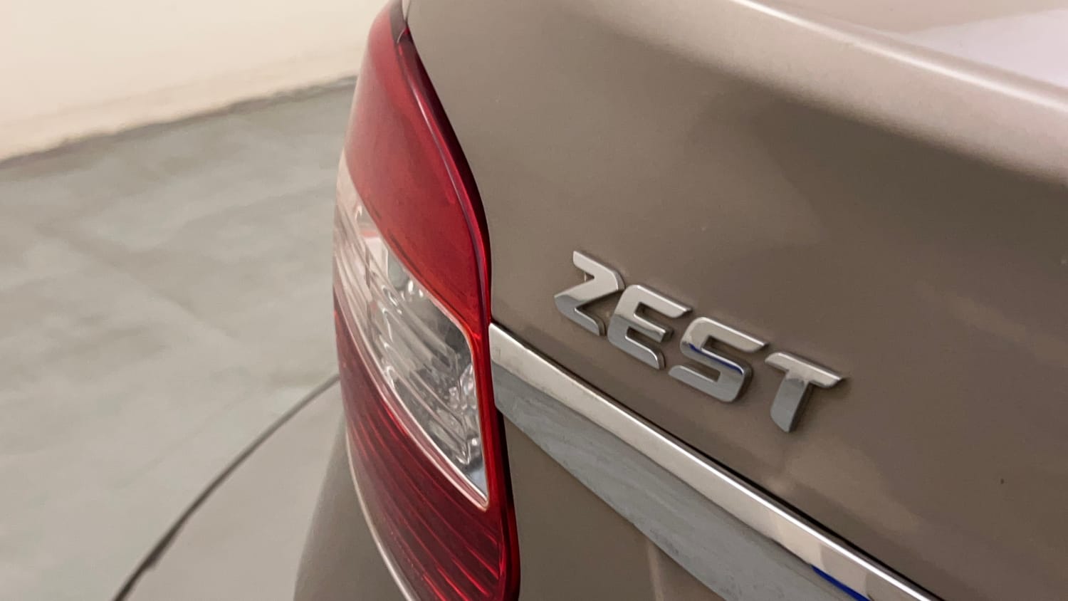 Used 2015 Tata Zest XE Petrol Petrol Manual dents MINOR SCRATCH