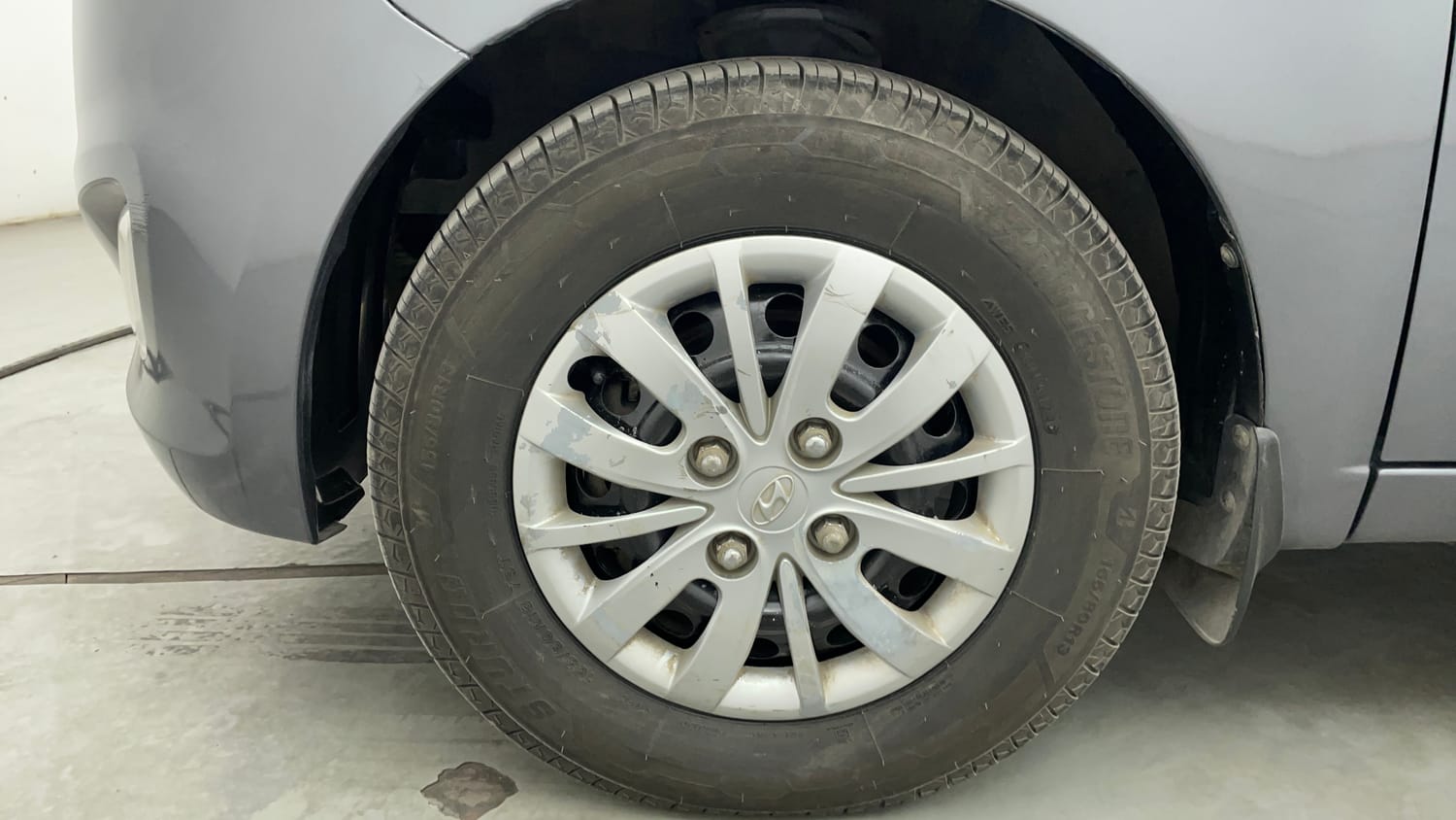 Used 2014 Hyundai i10 Sportz 1.1 iRDE2 Petrol Manual tyres LEFT FRONT TYRE RIM VIEW