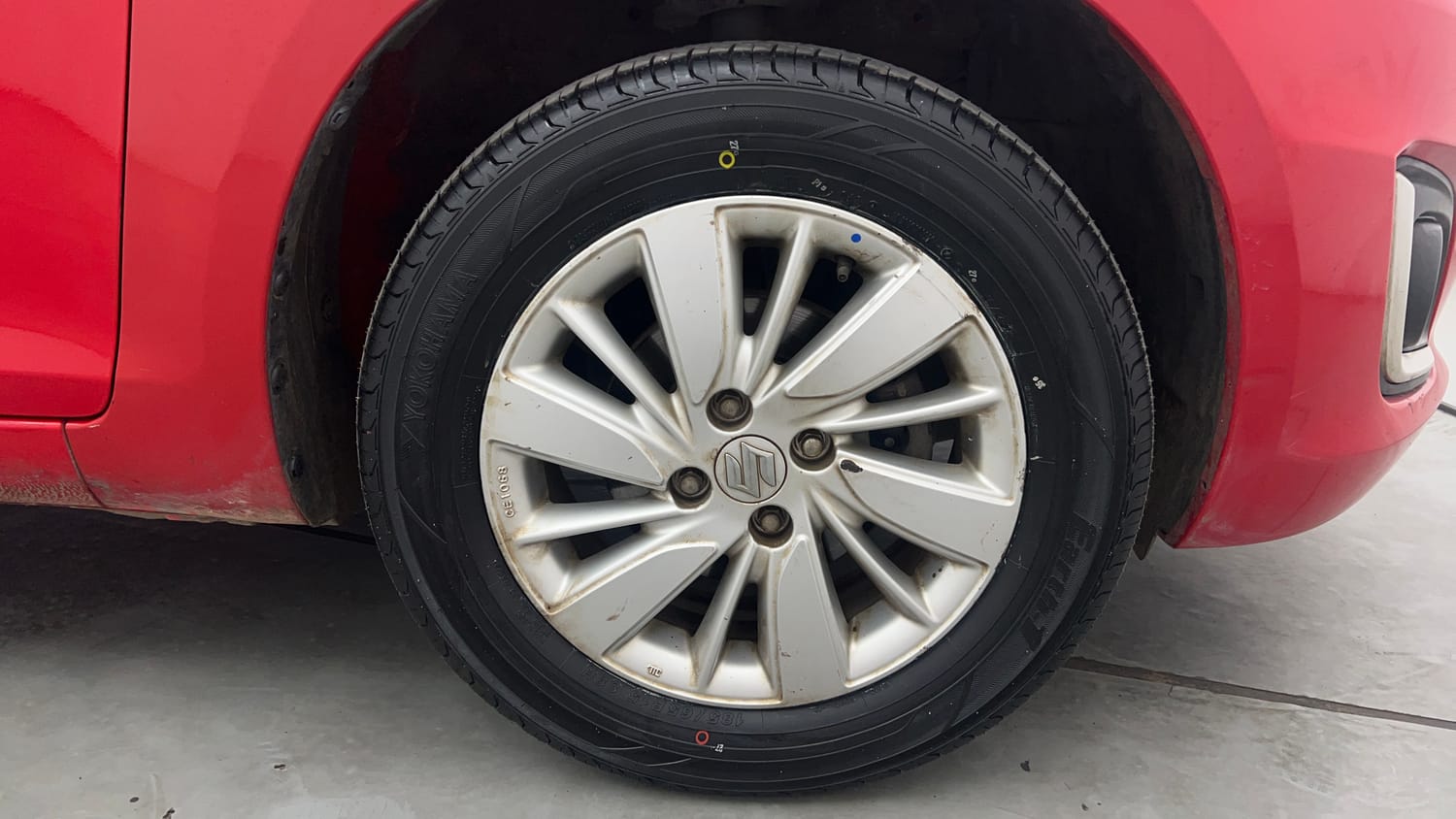 Used 2017 Maruti Suzuki Swift ZXi Petrol Manual tyres RIGHT FRONT TYRE RIM VIEW