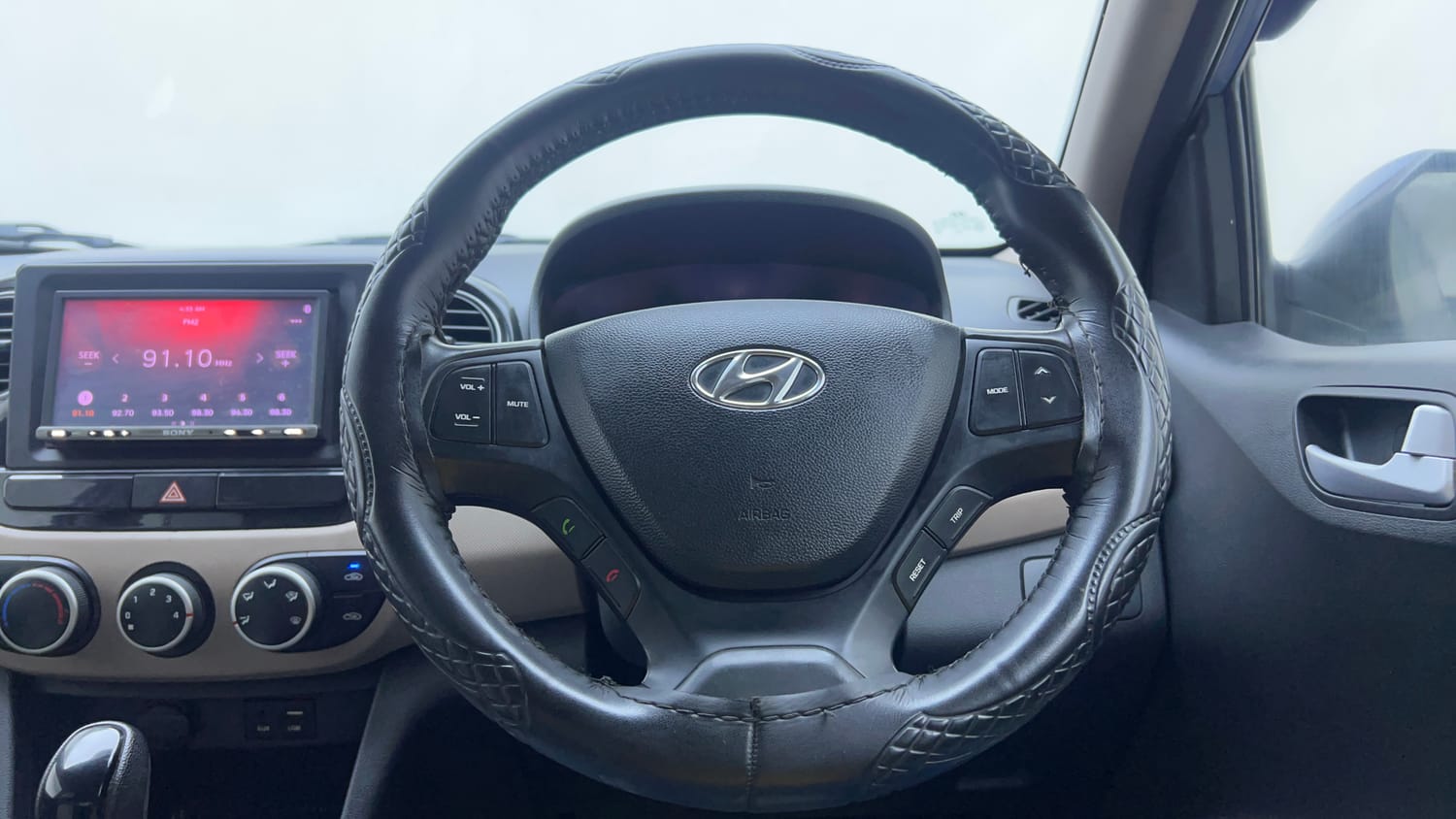 Used 2017 Hyundai Grand i10 Asta AT 1.2 Kappa VTVT (O) Petrol Automatic interior STEERING VIEW