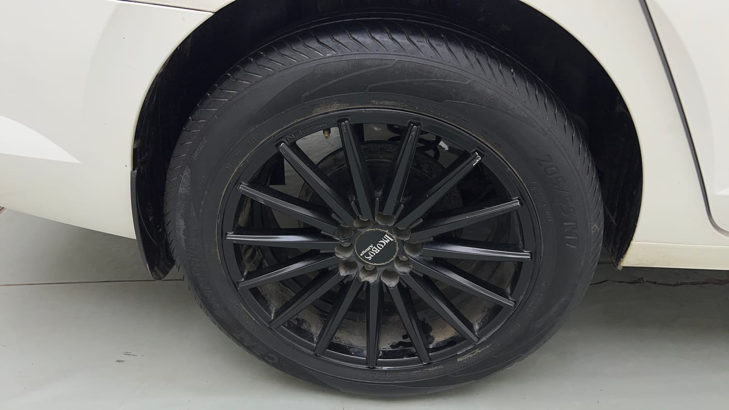 Used 2022 Skoda Slavia Ambition 1.0L TSI AT Petrol Automatic tyres RIGHT REAR TYRE RIM VIEW