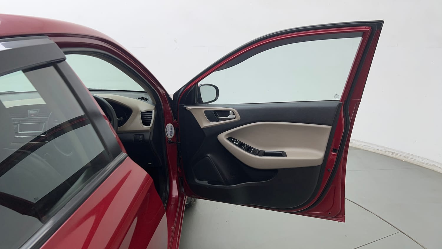 Used 2015 Hyundai Elite i20 Sportz 1.2 Petrol Manual interior RIGHT FRONT DOOR OPEN VIEW