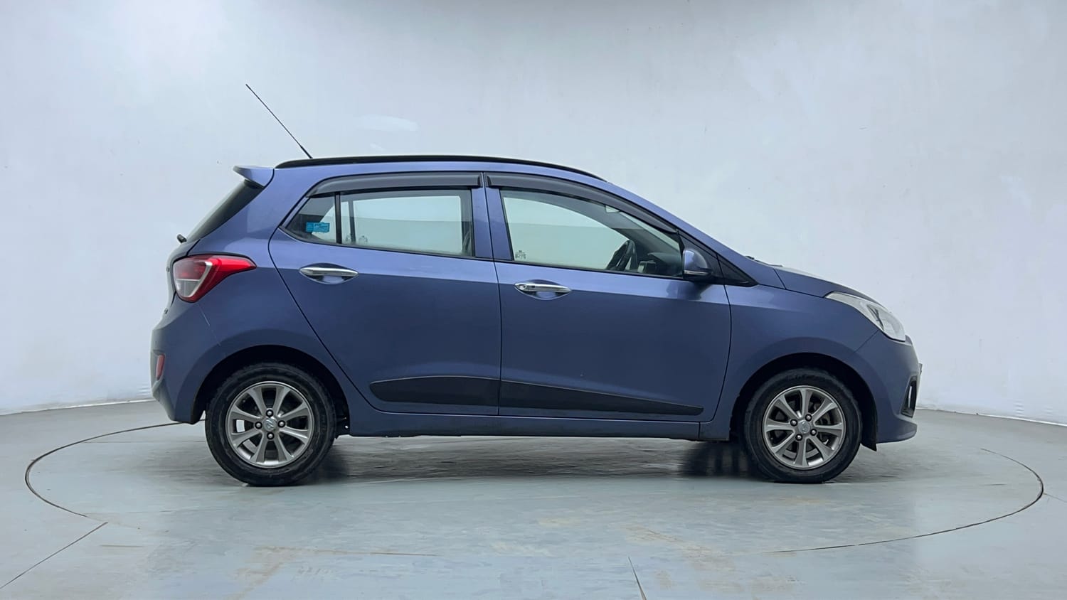 Used 2017 Hyundai Grand i10 Asta AT 1.2 Kappa VTVT (O) Petrol Automatic exterior RIGHT SIDE VIEW
