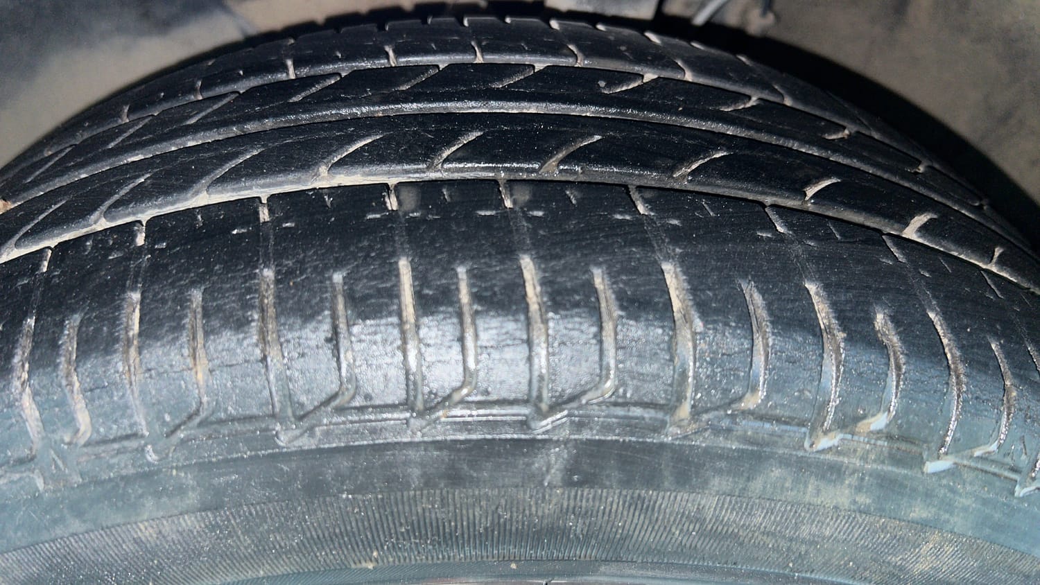 Used 2020 Hyundai Elite i20 Sportz Plus 1.2 Petrol Manual tyres LEFT FRONT TYRE TREAD VIEW