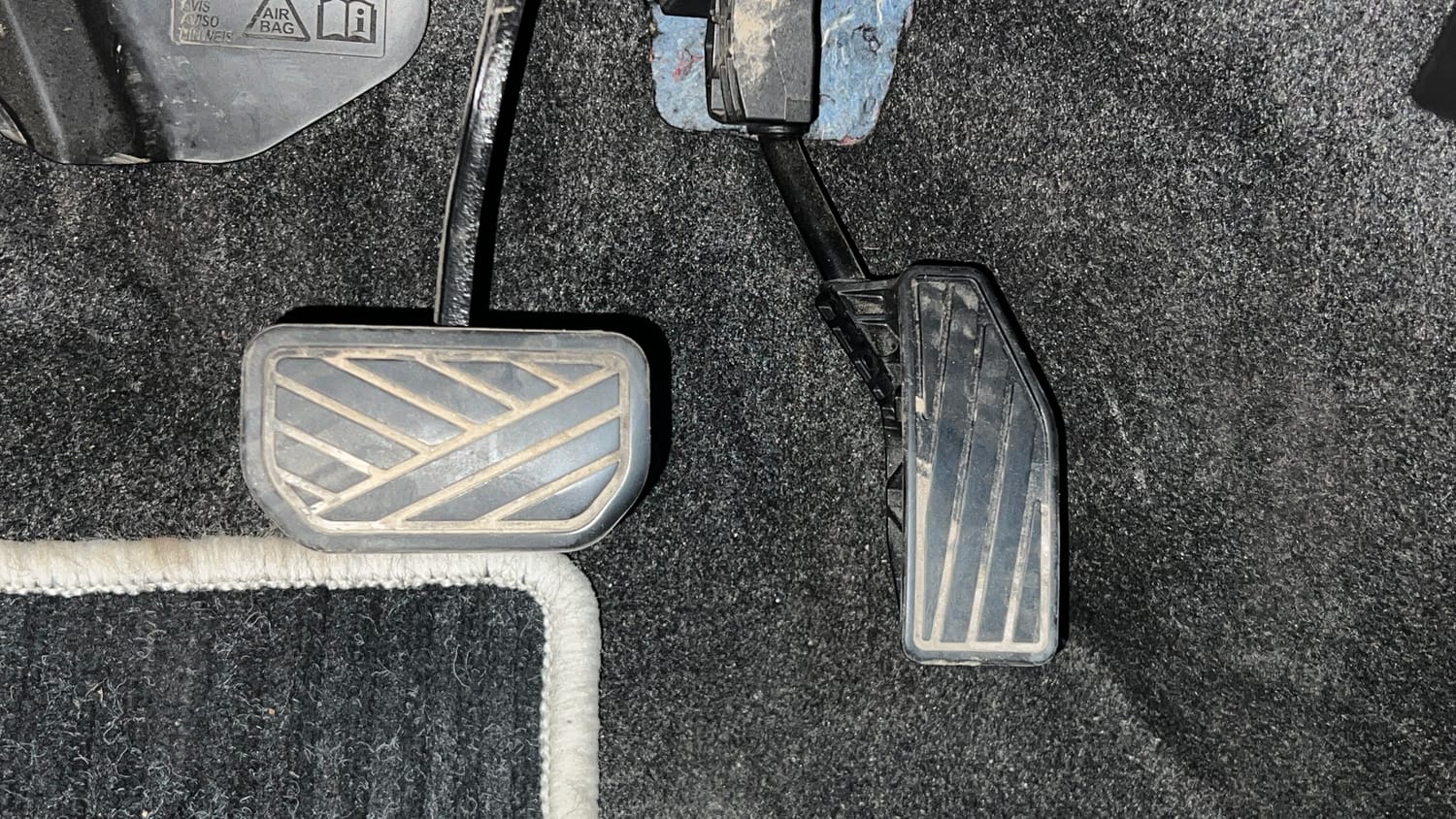 Used 2022 Maruti Suzuki Swift VXi AMT Petrol Automatic interior PEDALS VIEW