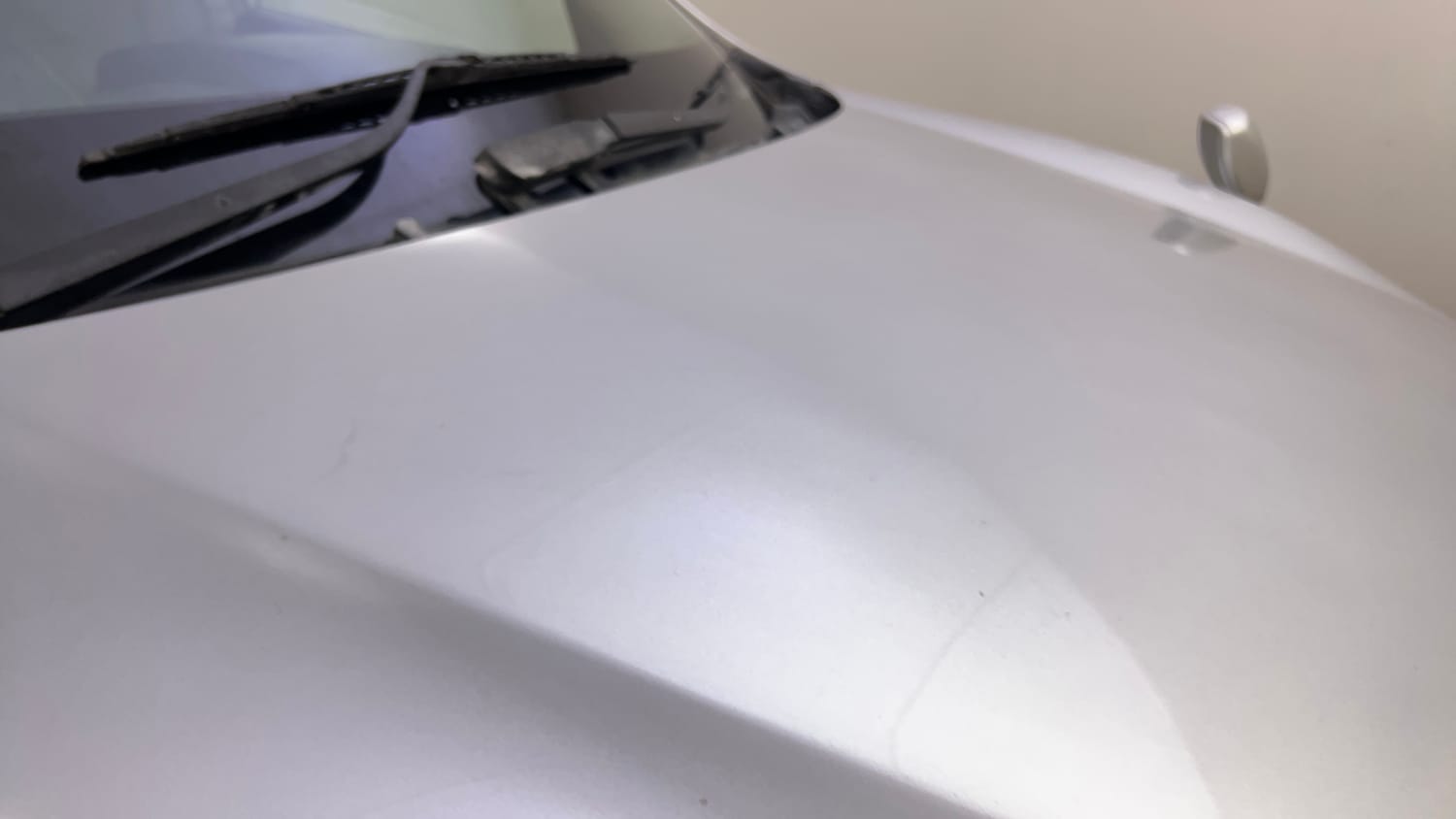 Used 2016 Mahindra XUV500 W10 AT Diesel Automatic dents MINOR SCRATCH