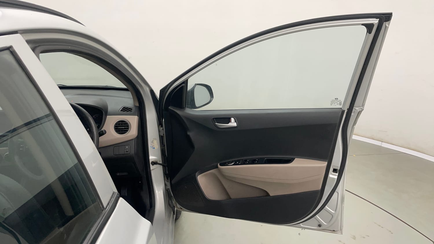 Used 2018 Hyundai Grand i10 Sportz 1.2 Kappa VTVT Petrol Manual interior RIGHT FRONT DOOR OPEN VIEW