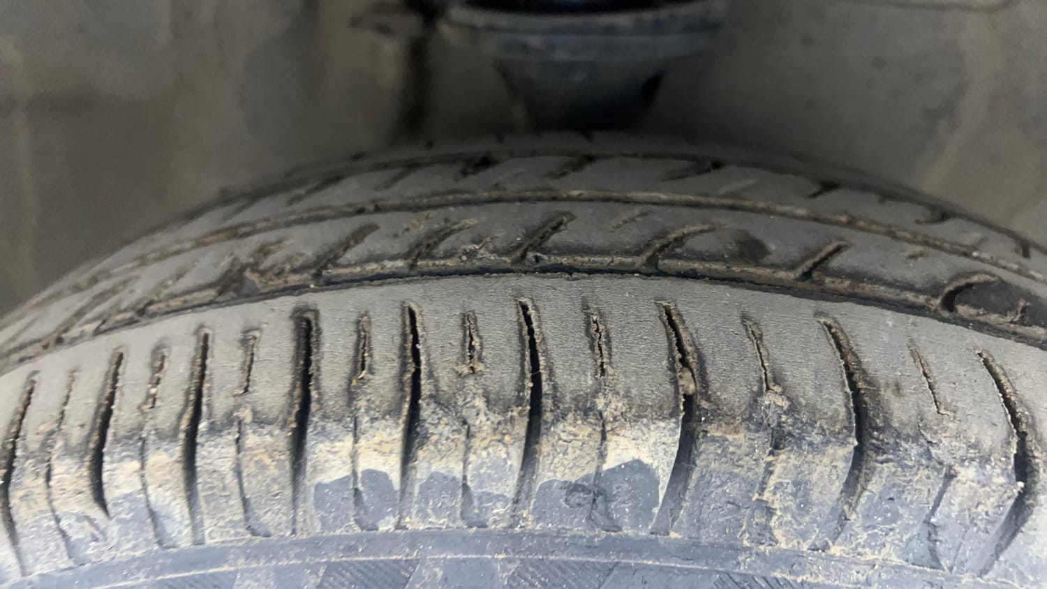 Used 2017 Maruti Suzuki Alto 800 LXi Petrol Manual tyres RIGHT FRONT TYRE TREAD VIEW