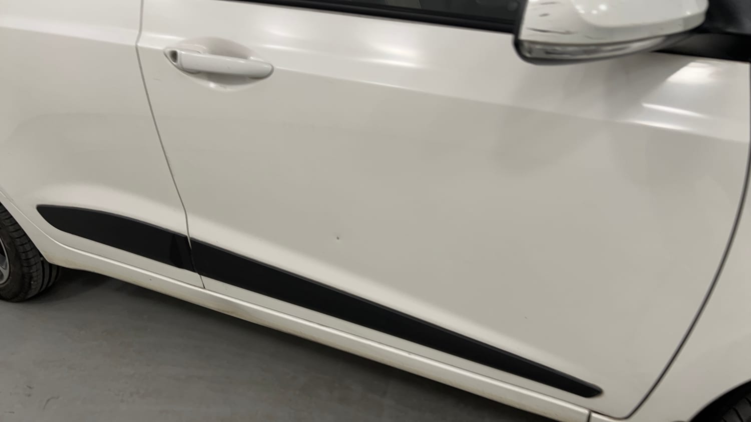 Used 2018 Hyundai Grand i10 Sportz AT 1.2 Kappa VTVT Petrol Automatic dents MINOR SCRATCH