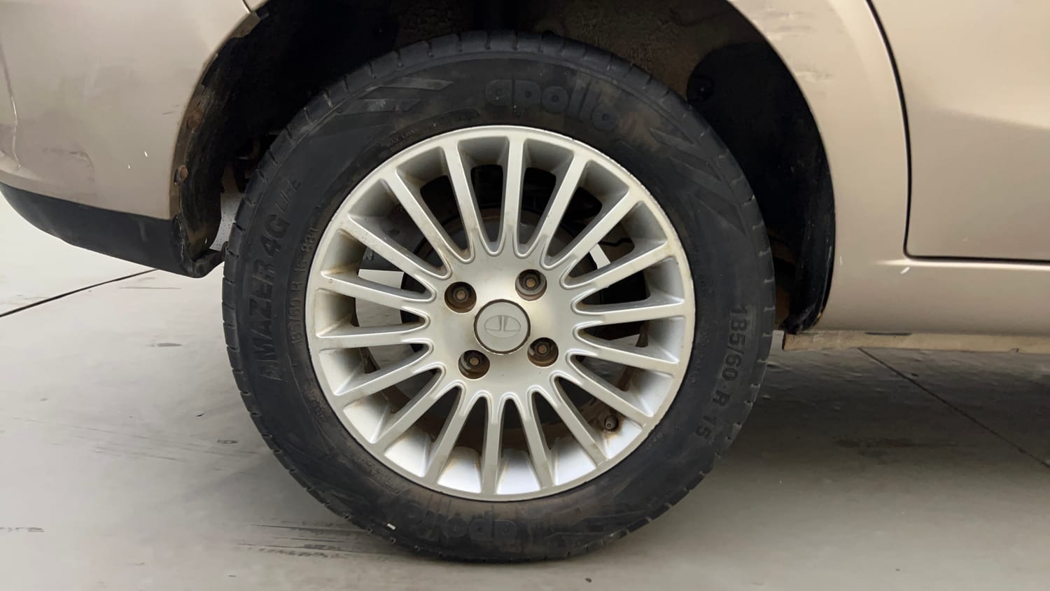 Used 2015 Tata Zest XE Petrol Petrol Manual tyres RIGHT REAR TYRE RIM VIEW