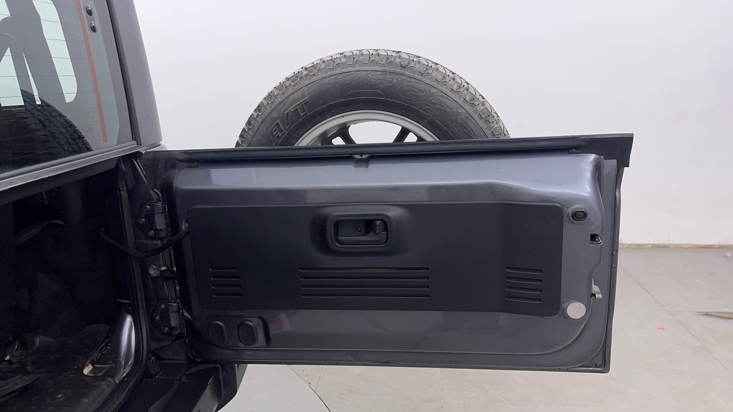 Used 2022 mahindra Thar LX Hard Top Petrol AT 4WD Petrol Automatic interior DICKY DOOR OPEN VIEW