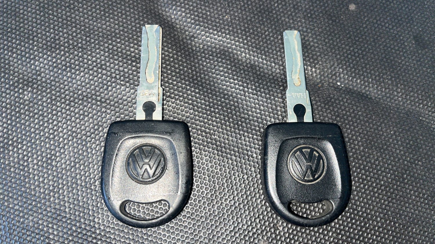 Used 2015 Volkswagen Polo Trendline 1.2L (P) Petrol Manual extra CAR KEY VIEW