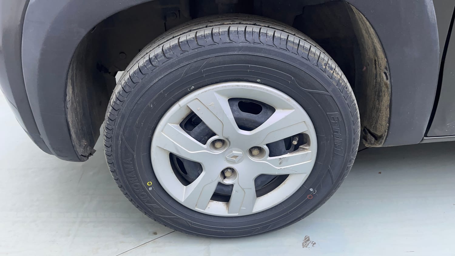 Used 2018 Renault Kwid 1.0 RXT Petrol Manual tyres LEFT FRONT TYRE RIM VIEW