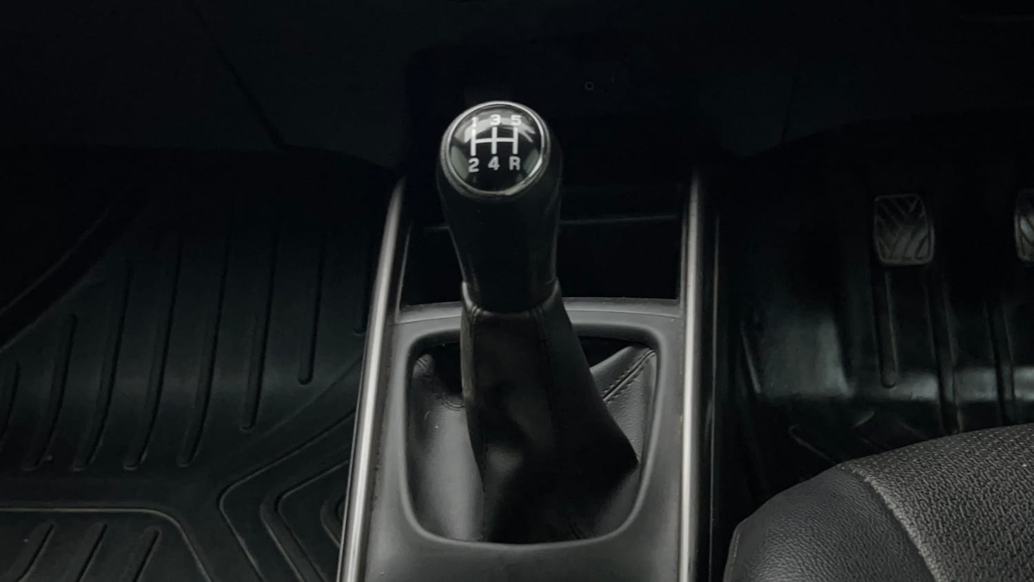Used 2019 Toyota Glanza V Petrol Manual interior GEAR  KNOB VIEW