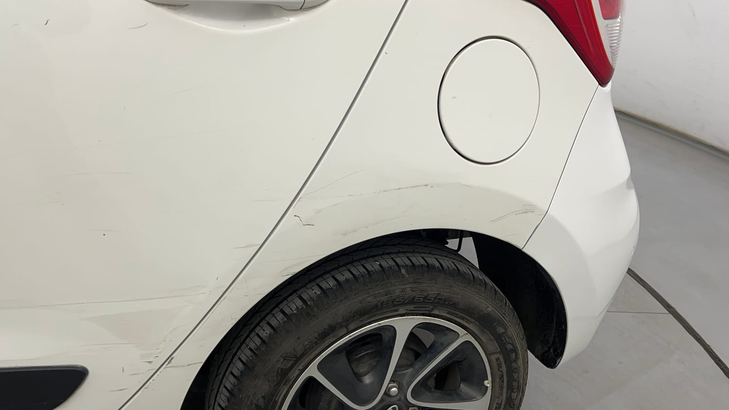 Used 2018 Hyundai Grand i10 Sportz AT 1.2 Kappa VTVT Petrol Automatic dents MINOR SCRATCH