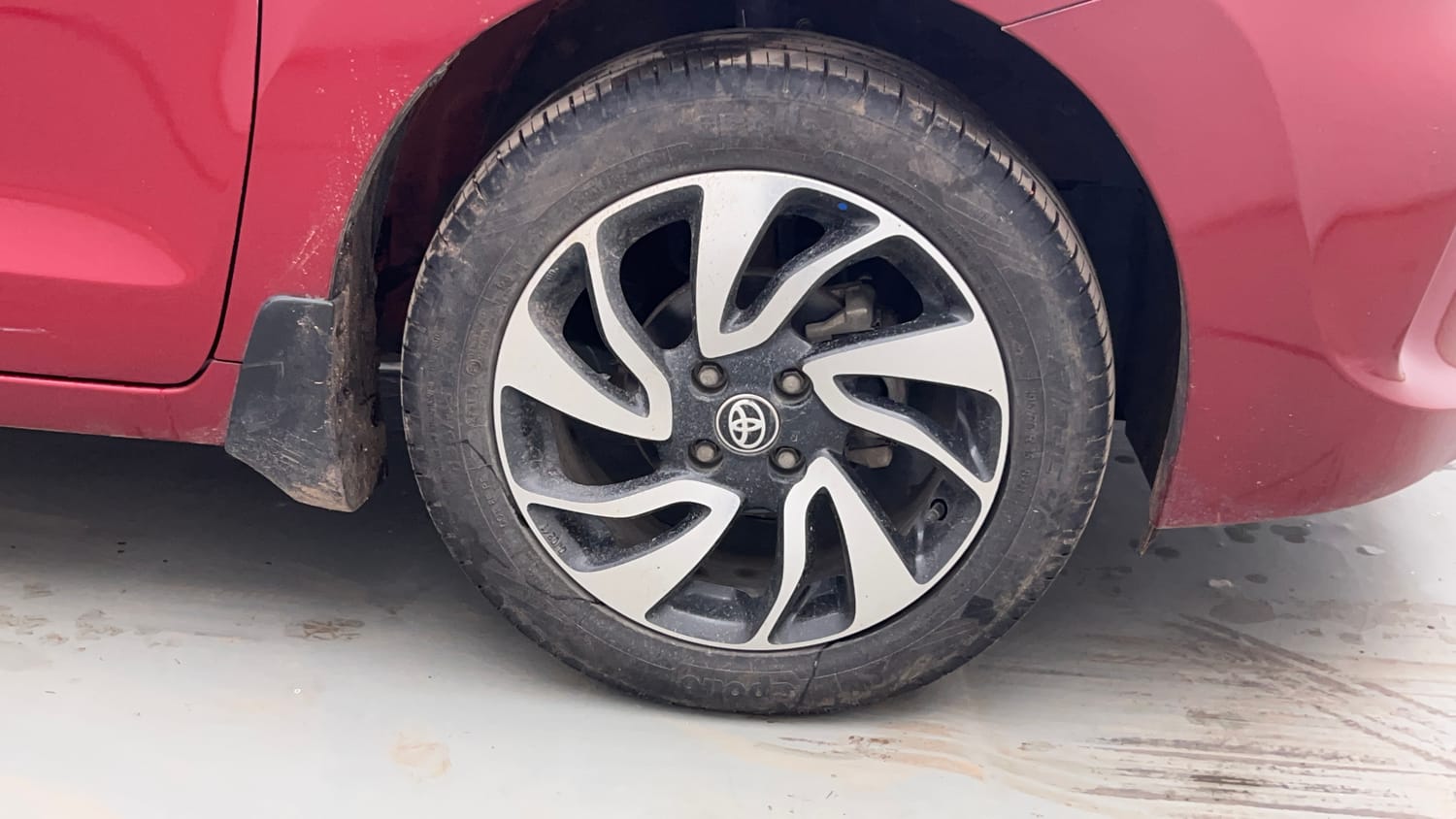 Used 2021 Toyota Glanza G Petrol Manual tyres RIGHT FRONT TYRE RIM VIEW