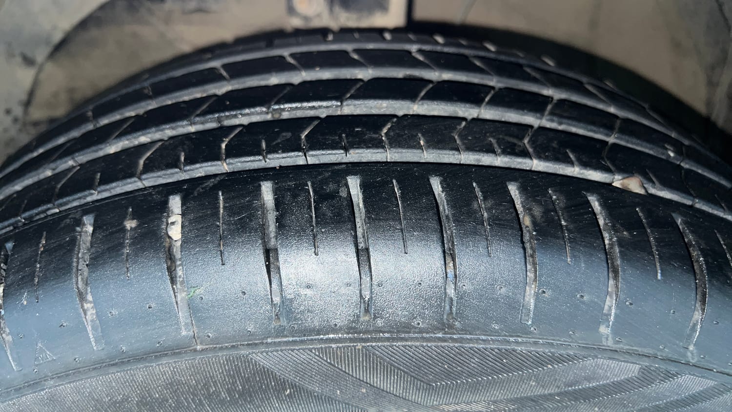 Used 2019 Toyota Glanza V Petrol Manual tyres LEFT FRONT TYRE TREAD VIEW