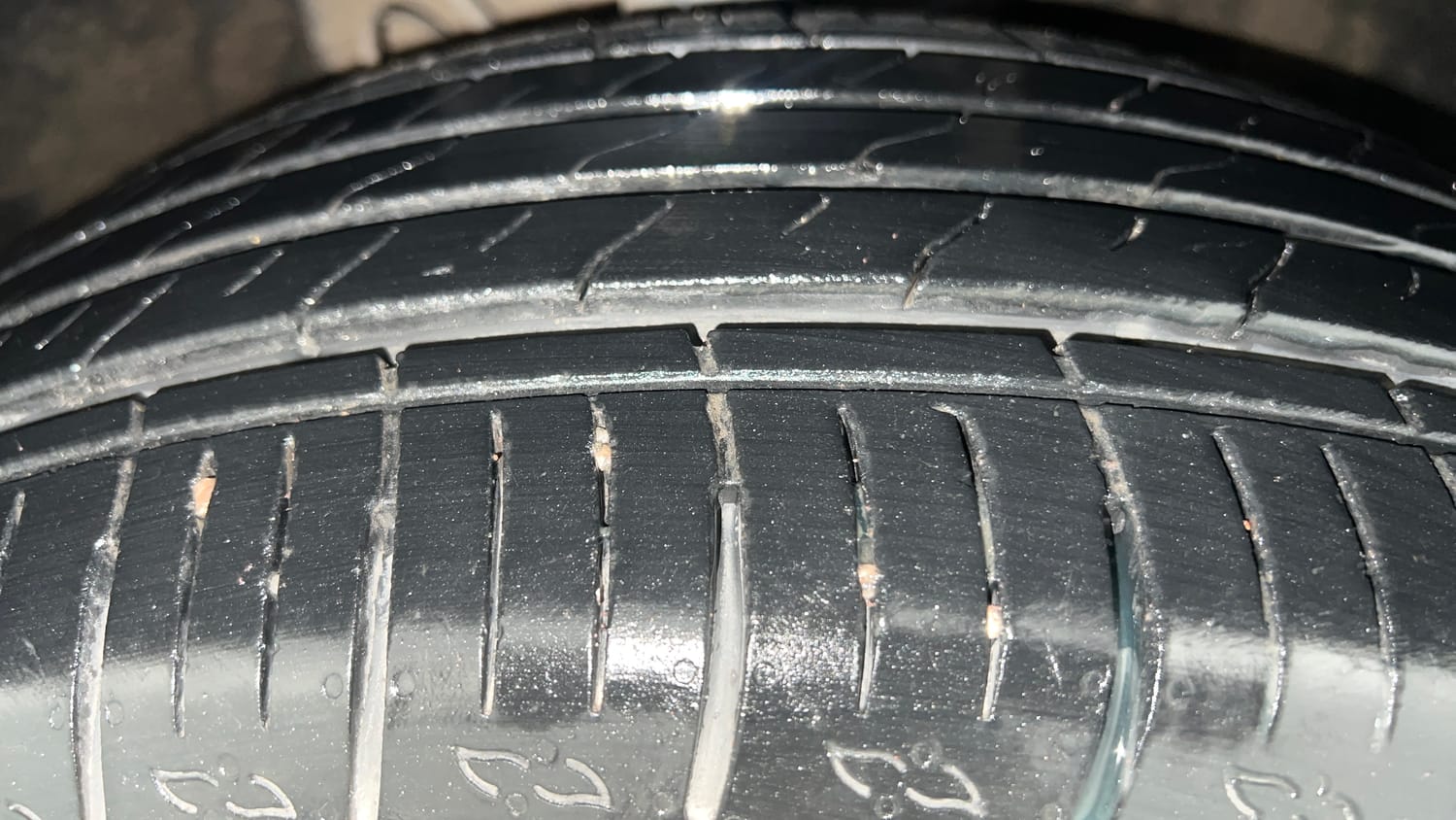 Used 2023 Mahindra XUV700 AX 3 Diesel MT 7 STR Diesel Manual tyres RIGHT FRONT TYRE TREAD VIEW