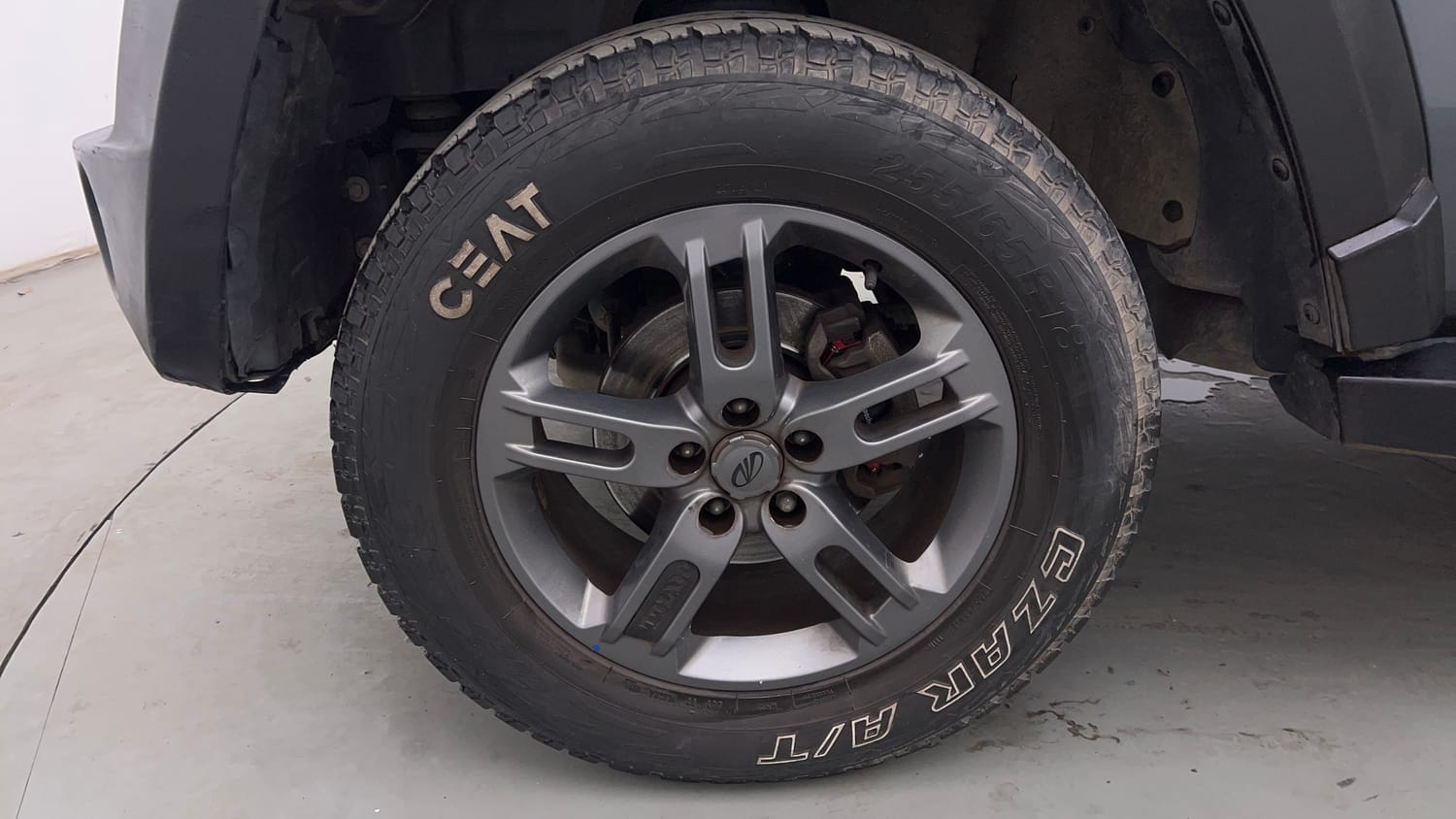 Used 2022 mahindra Thar LX Hard Top Petrol AT 4WD Petrol Automatic tyres LEFT FRONT TYRE RIM VIEW