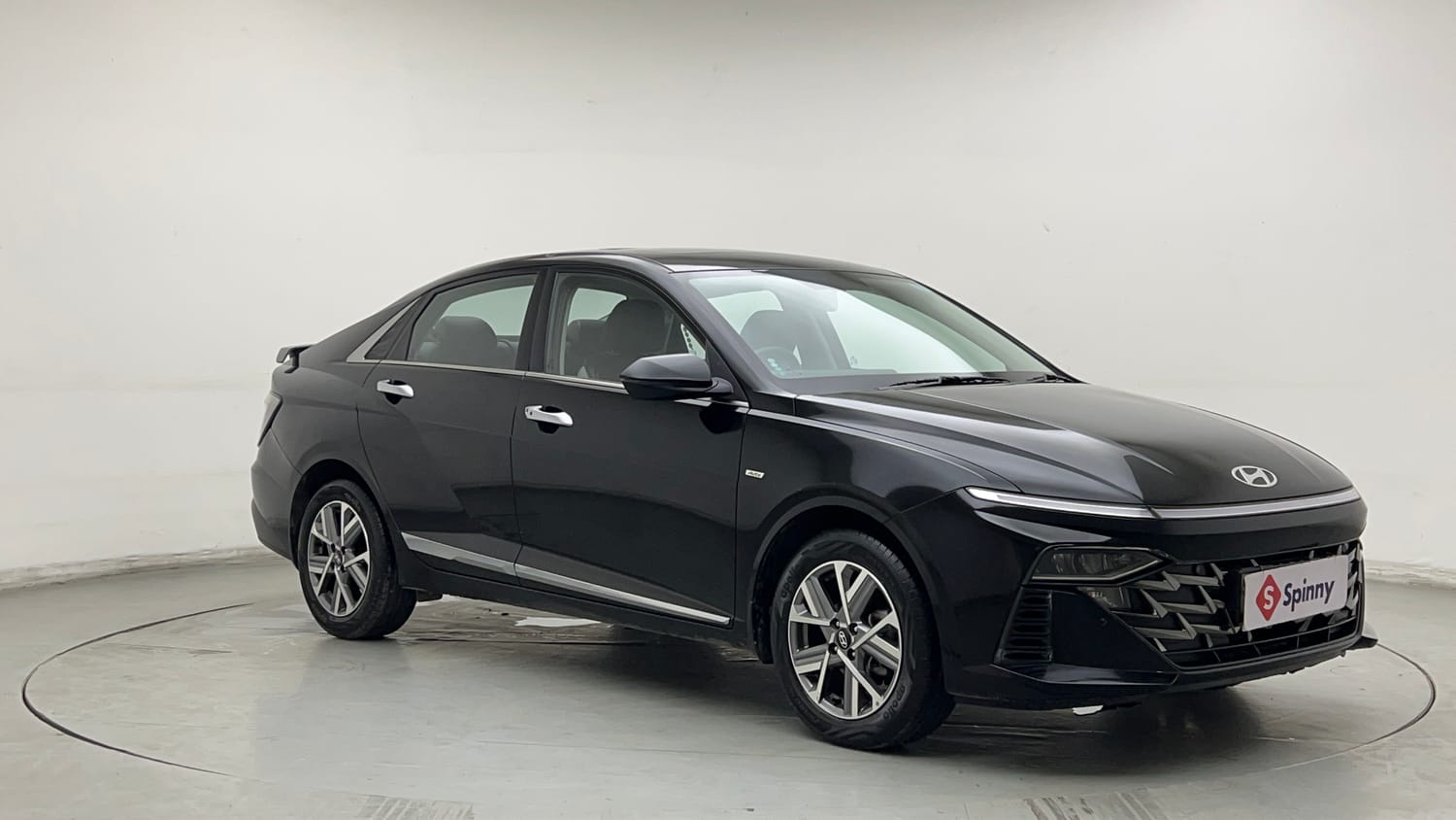 Used 2025 Hyundai Verna SX 1.5 Petrol IVT Petrol Automatic exterior RIGHT FRONT CORNER VIEW