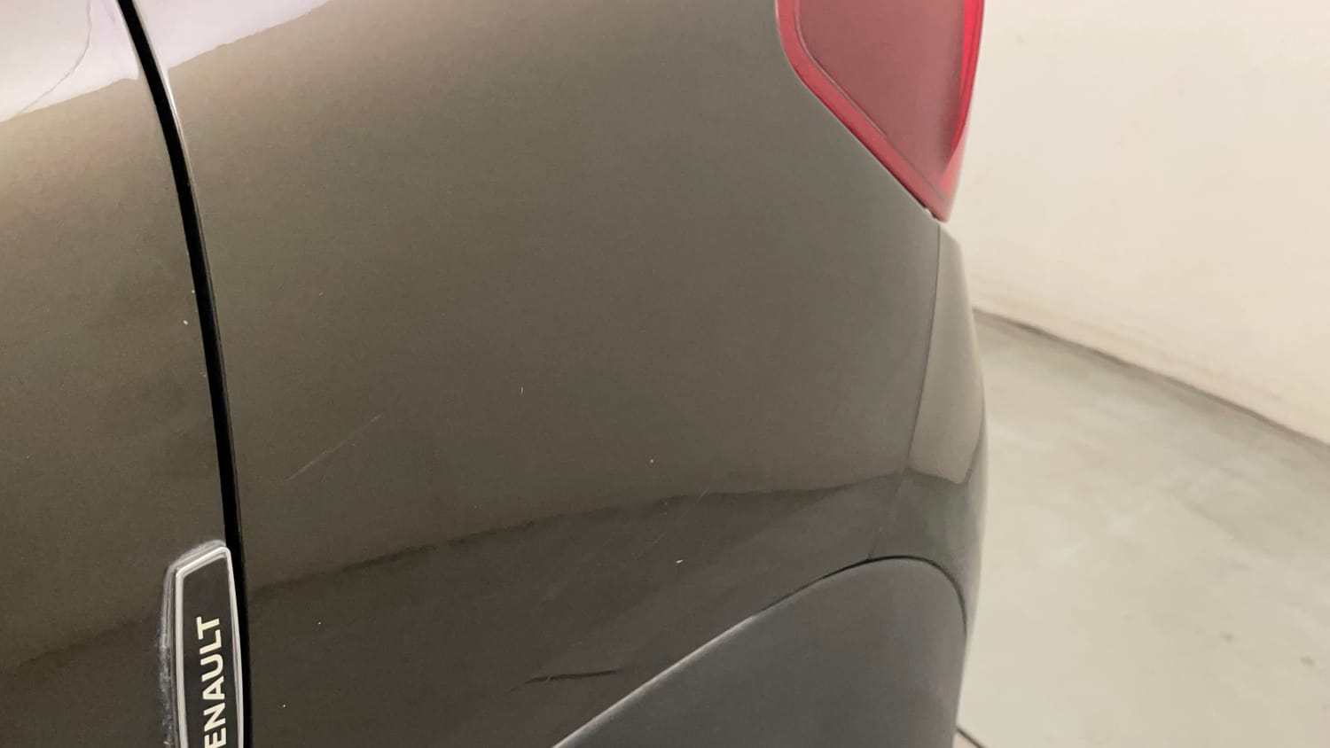 Used 2021 Renault Kwid RXT 1.0 AMT Opt Petrol Automatic dents MINOR DENT