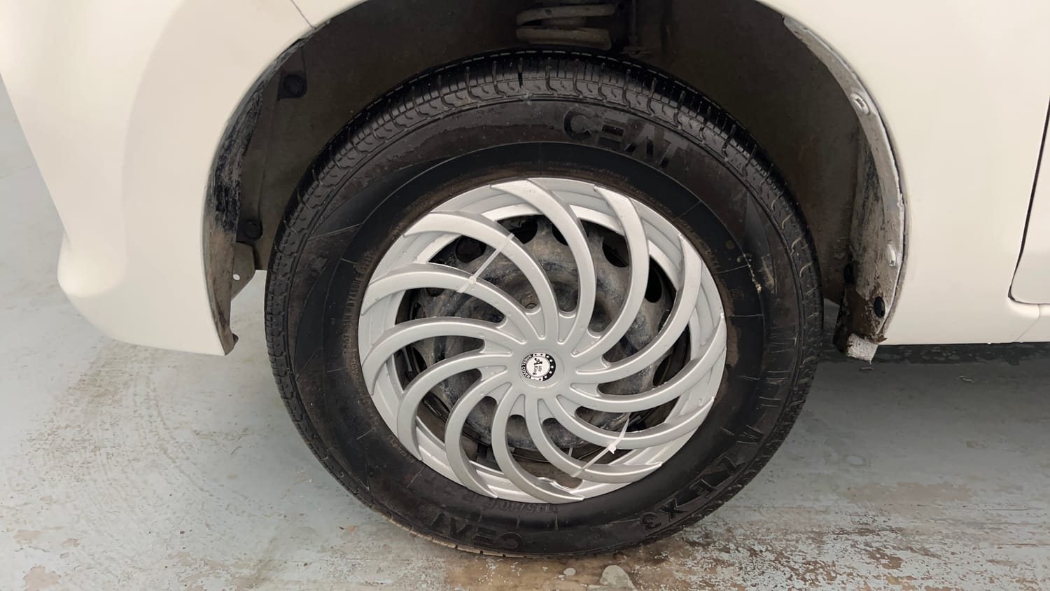 Used 2017 Maruti Suzuki Alto 800 LXi Petrol Manual tyres LEFT FRONT TYRE RIM VIEW