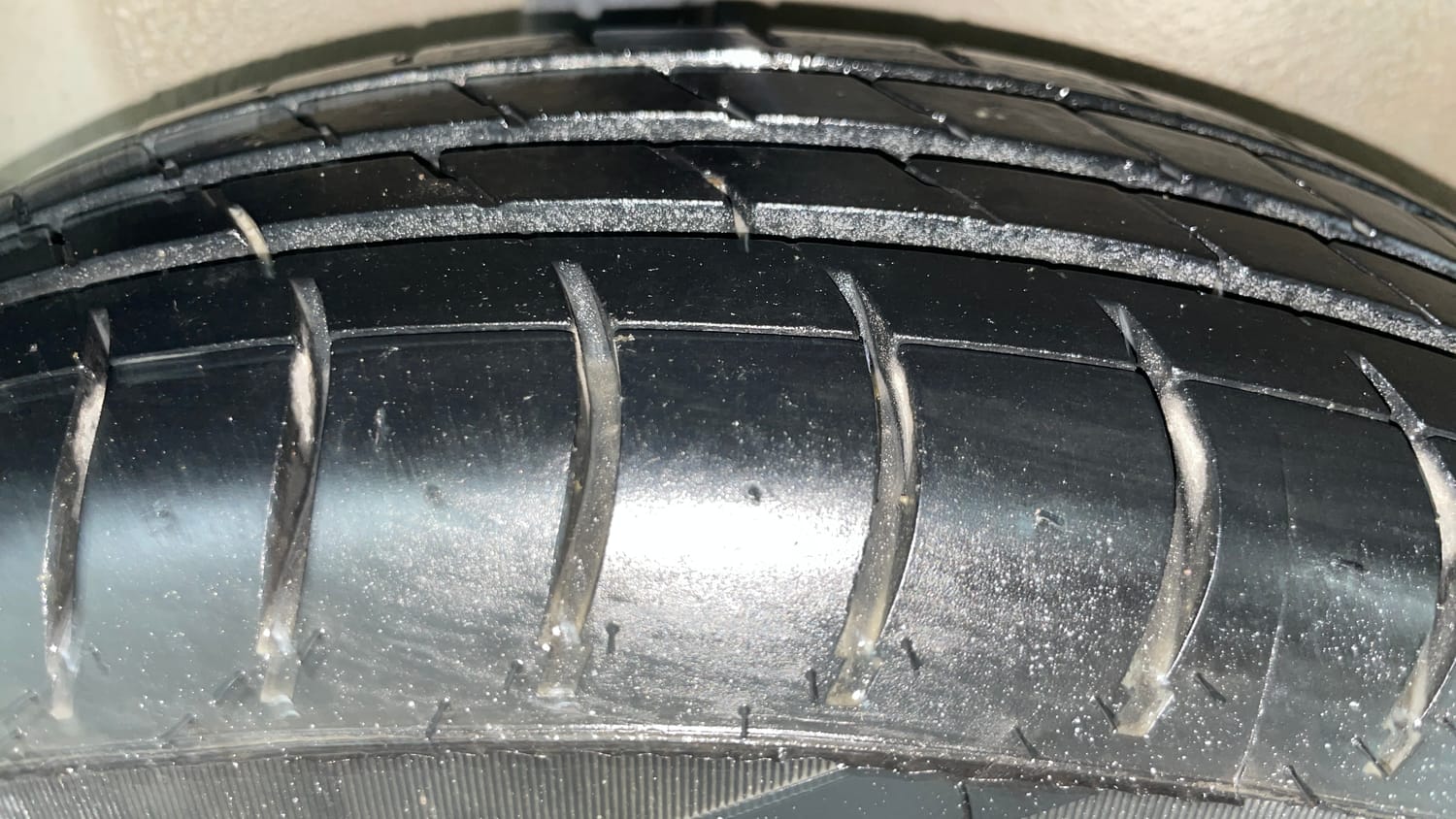 Used 2014 Maruti Suzuki Ritz Lxi BS-IV Petrol Manual tyres RIGHT REAR TYRE TREAD VIEW