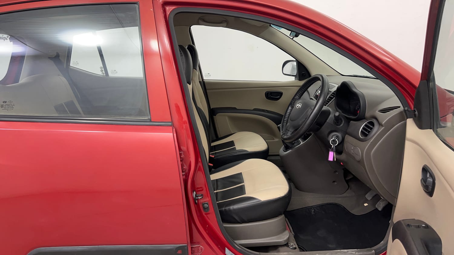 Used 2013 Hyundai i10 Era 1.1 iRDE2 Petrol Manual interior RIGHT SIDE FRONT DOOR CABIN VIEW