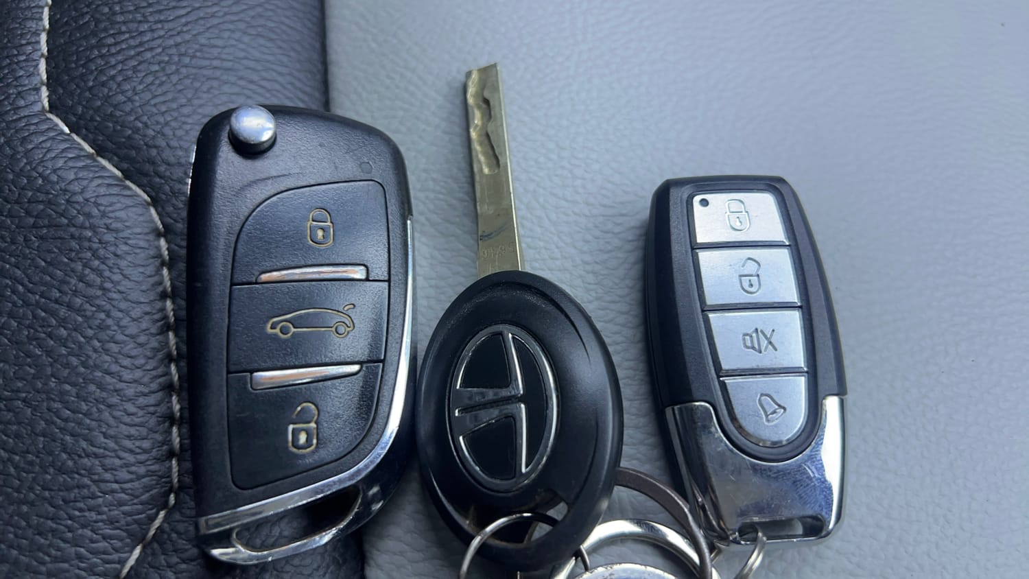 Used 2024 Tata Punch Pure CNG Cng Manual extra CAR KEY VIEW