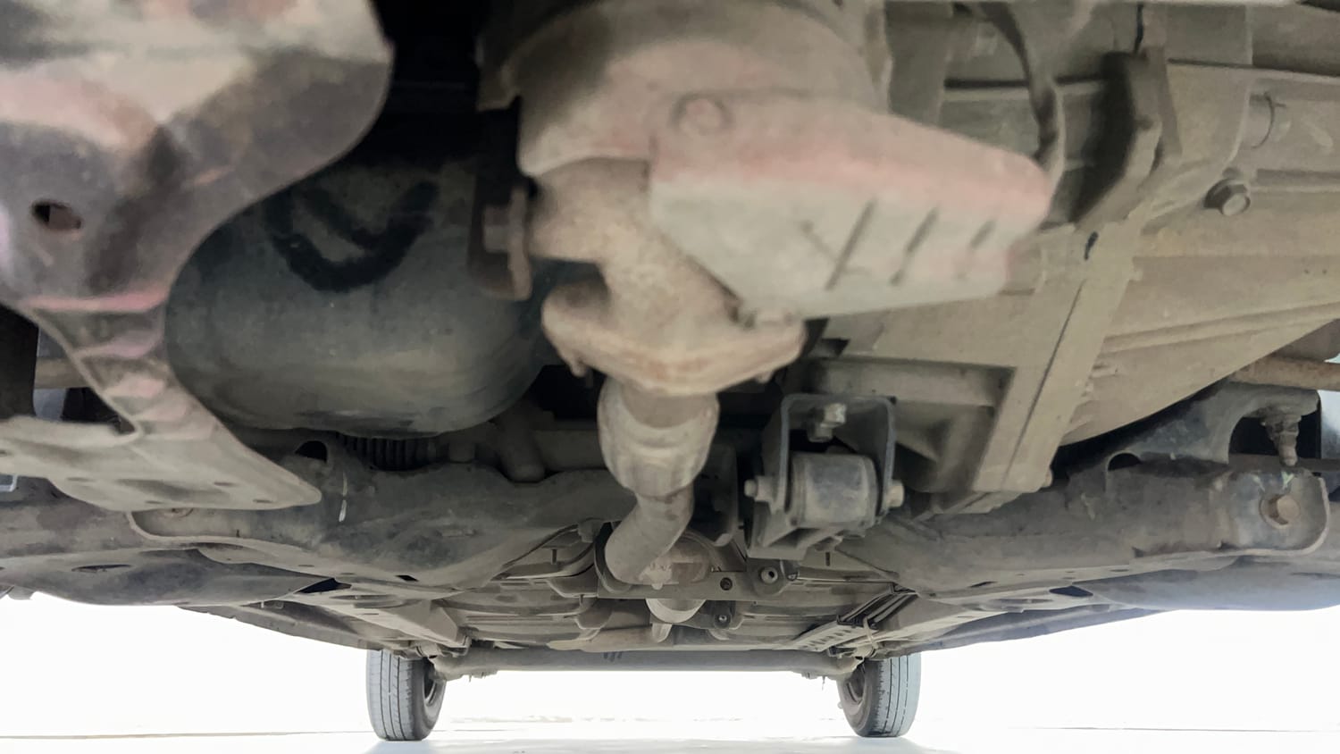 Used 2013 Hyundai i10 Era 1.1 iRDE2 Petrol Manual extra FRONT LEFT UNDERBODY VIEW