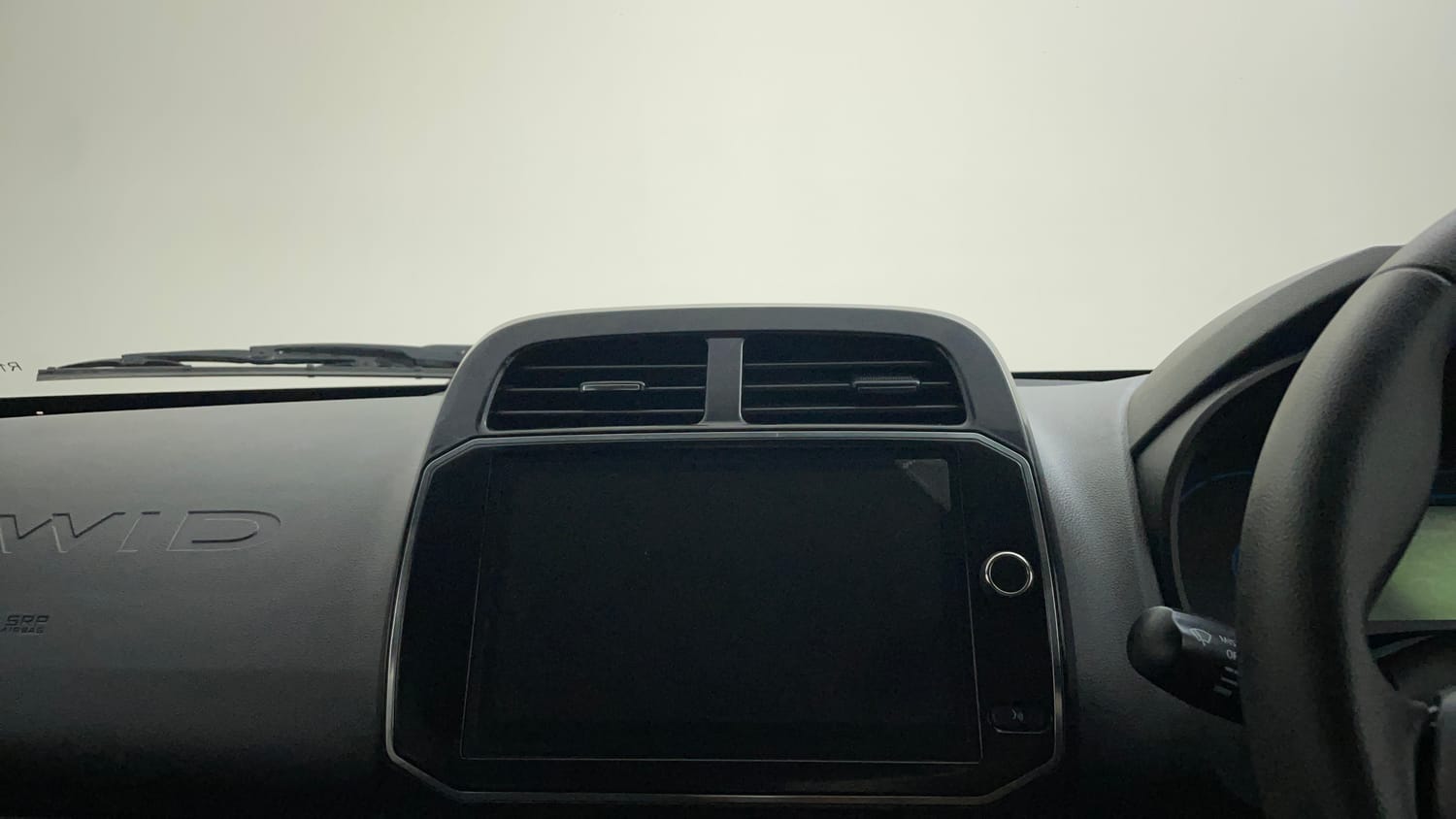 Used 2021 Renault Kwid RXT 1.0 AMT Opt Petrol Automatic top_features Touch screen infotainment system