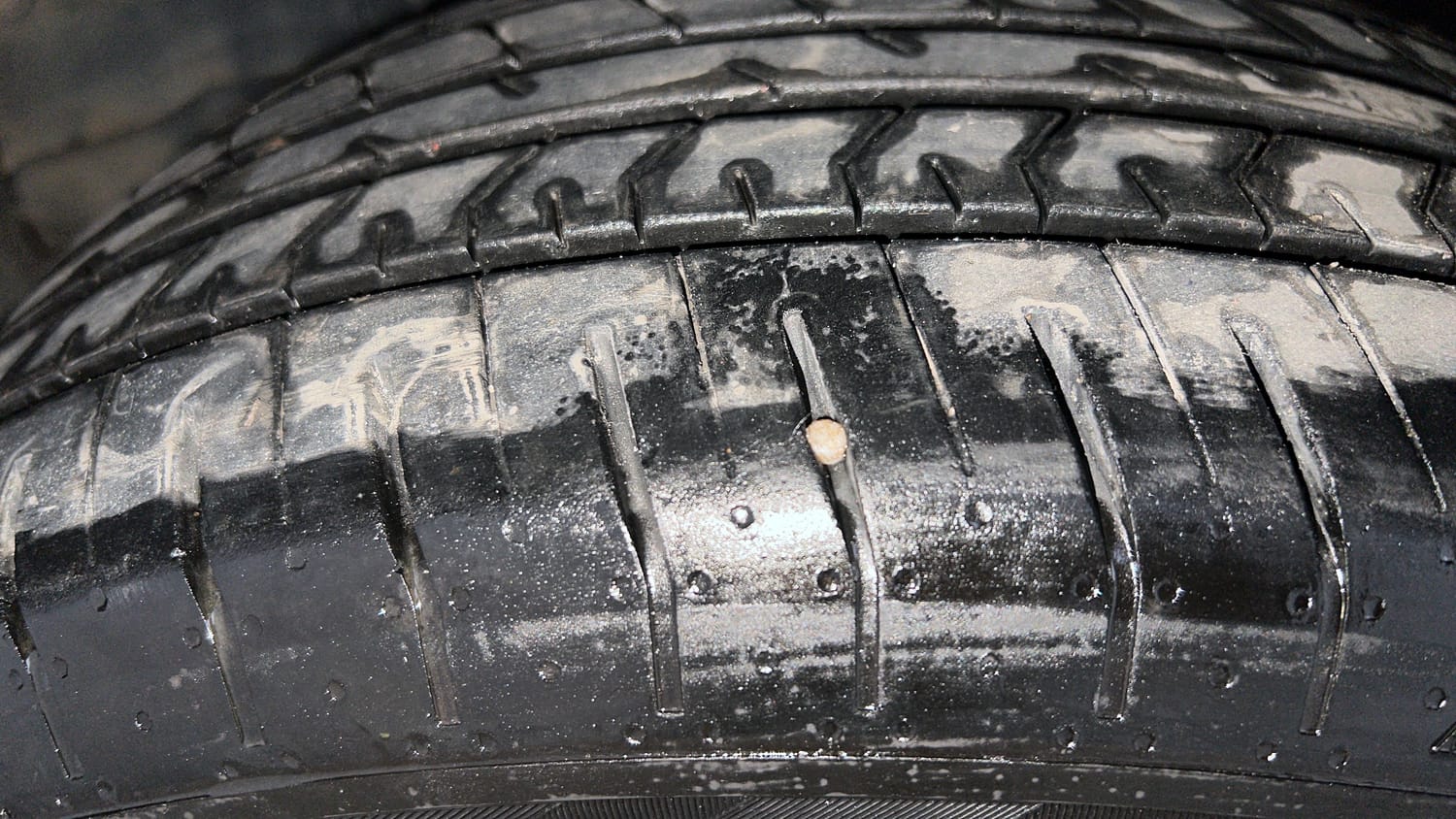 Used 2017 Toyota Corolla Altis VL CVT Petrol Petrol Automatic tyres LEFT FRONT TYRE TREAD VIEW