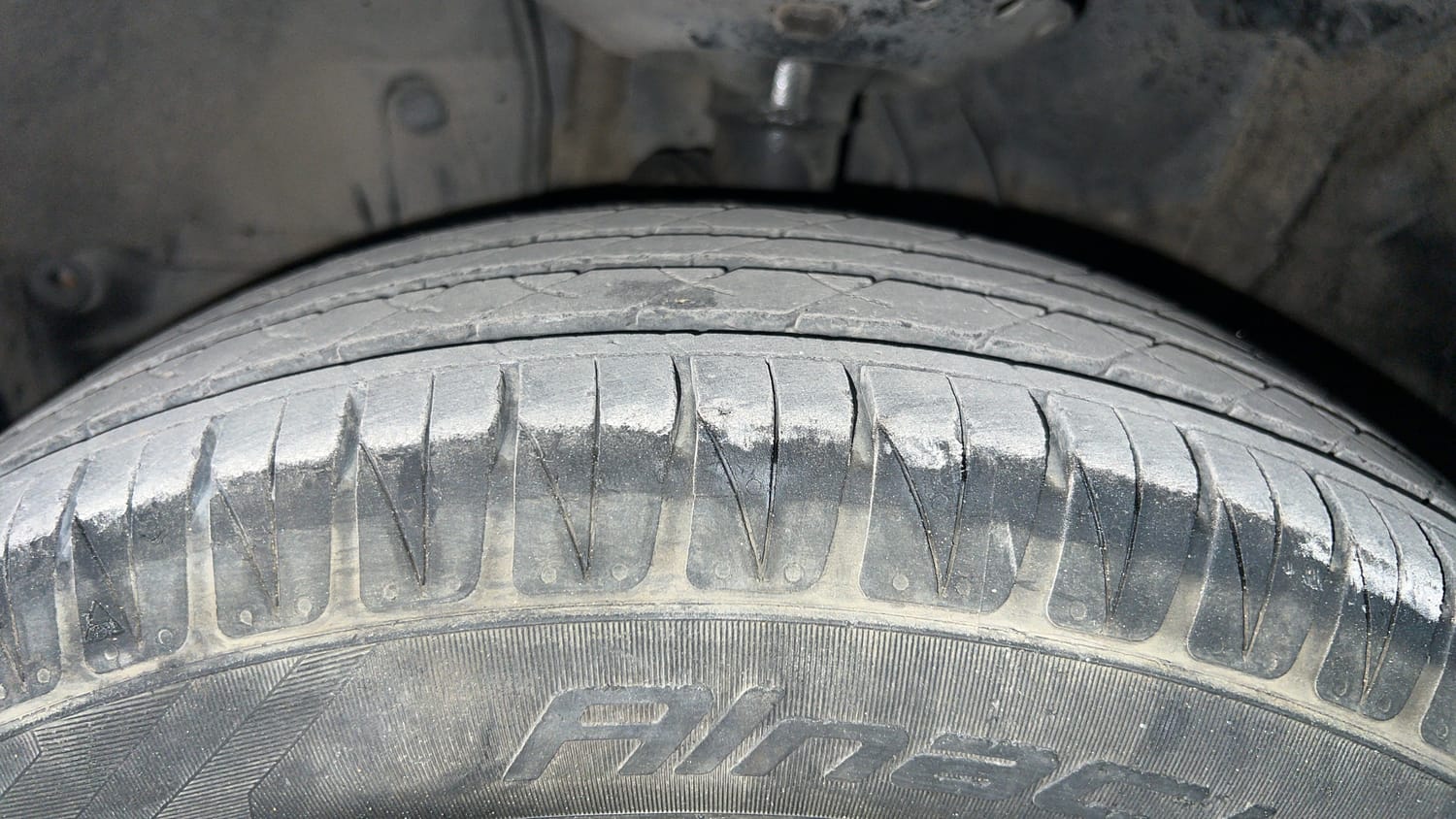 Used 2015 Honda City SV CVT Petrol Automatic tyres LEFT FRONT TYRE TREAD VIEW