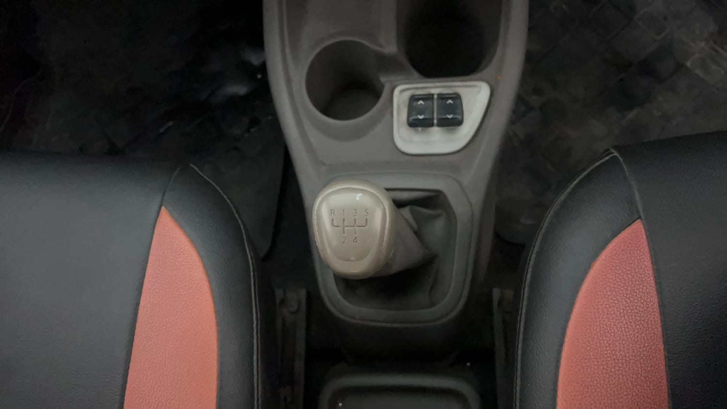 Used 2016 Datsun Redi-GO S Petrol Manual interior GEAR  KNOB VIEW