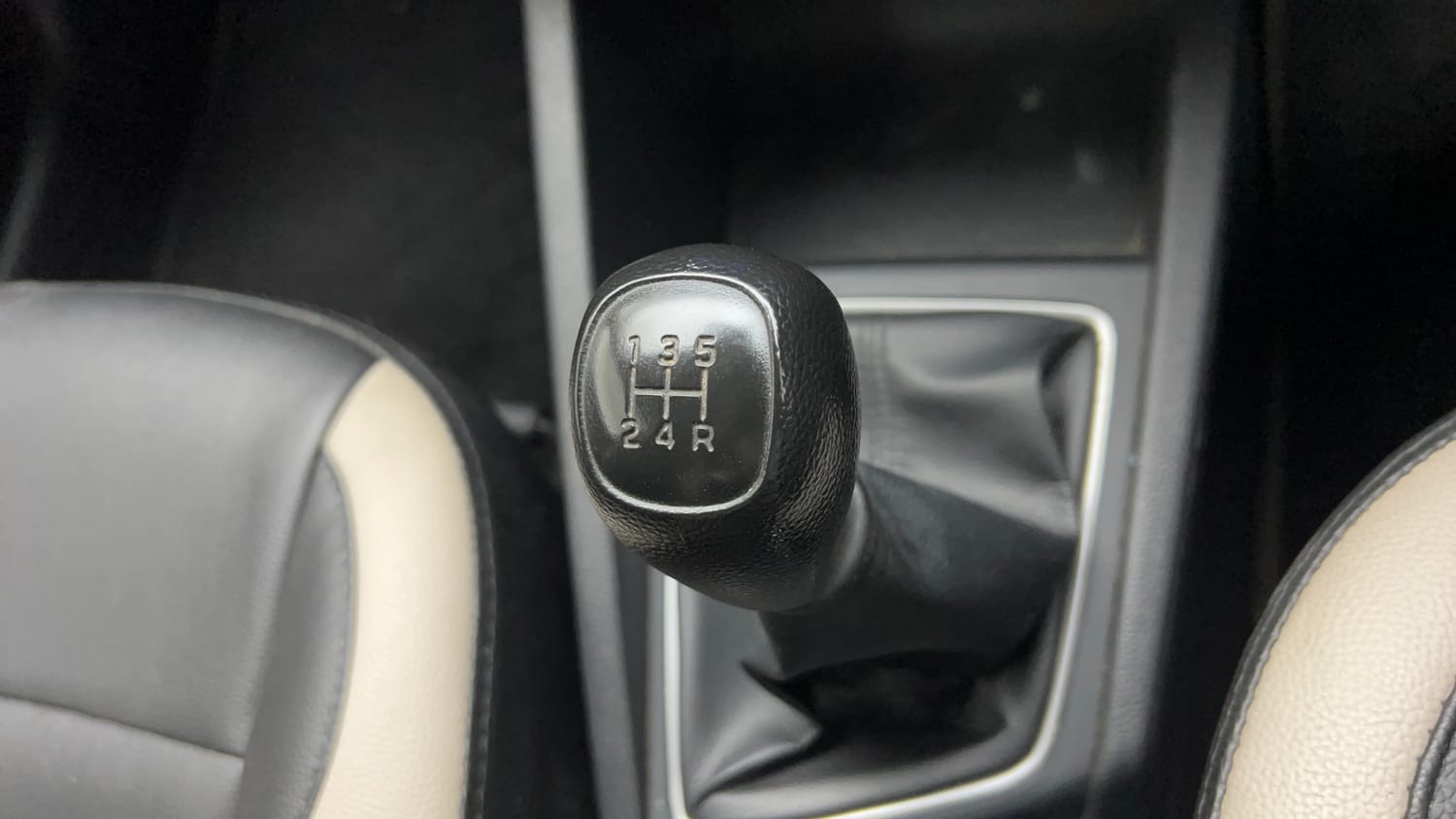 Used 2020 Hyundai Elite i20 Sportz Plus 1.2 Petrol Manual interior GEAR  KNOB VIEW