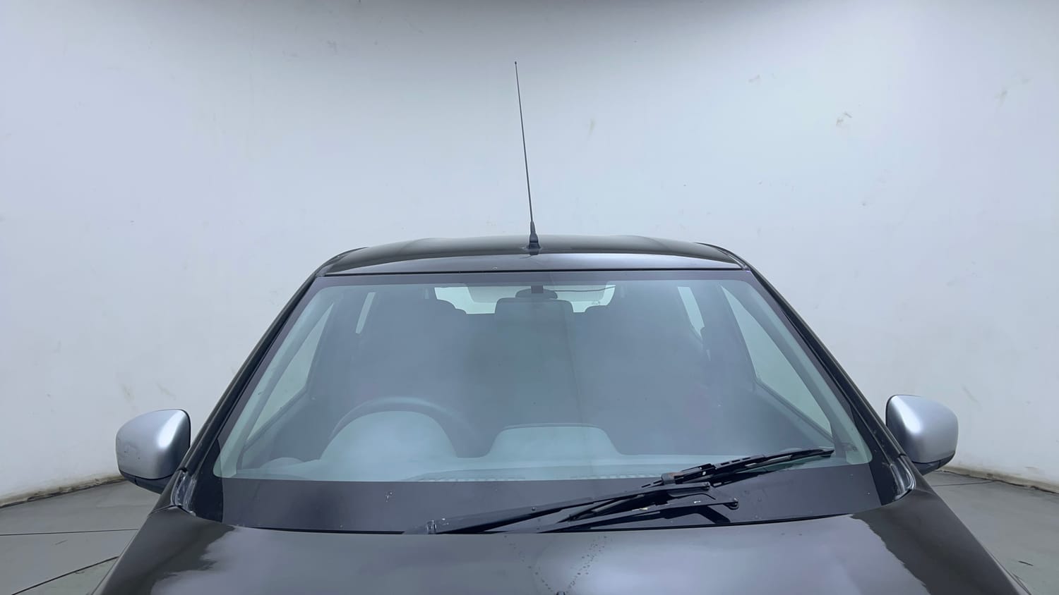 Used 2018 Renault Kwid 1.0 RXT Petrol Manual exterior FRONT WINDSHIELD VIEW