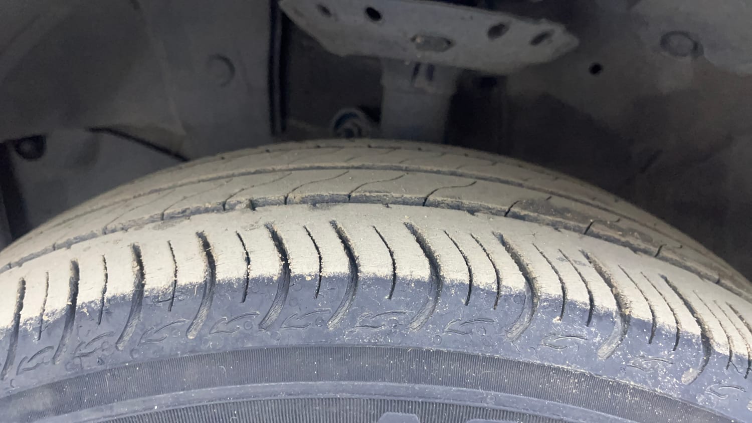 Used 2023 Honda Amaze VX MT 1.2 Petrol Petrol Manual tyres LEFT FRONT TYRE TREAD VIEW