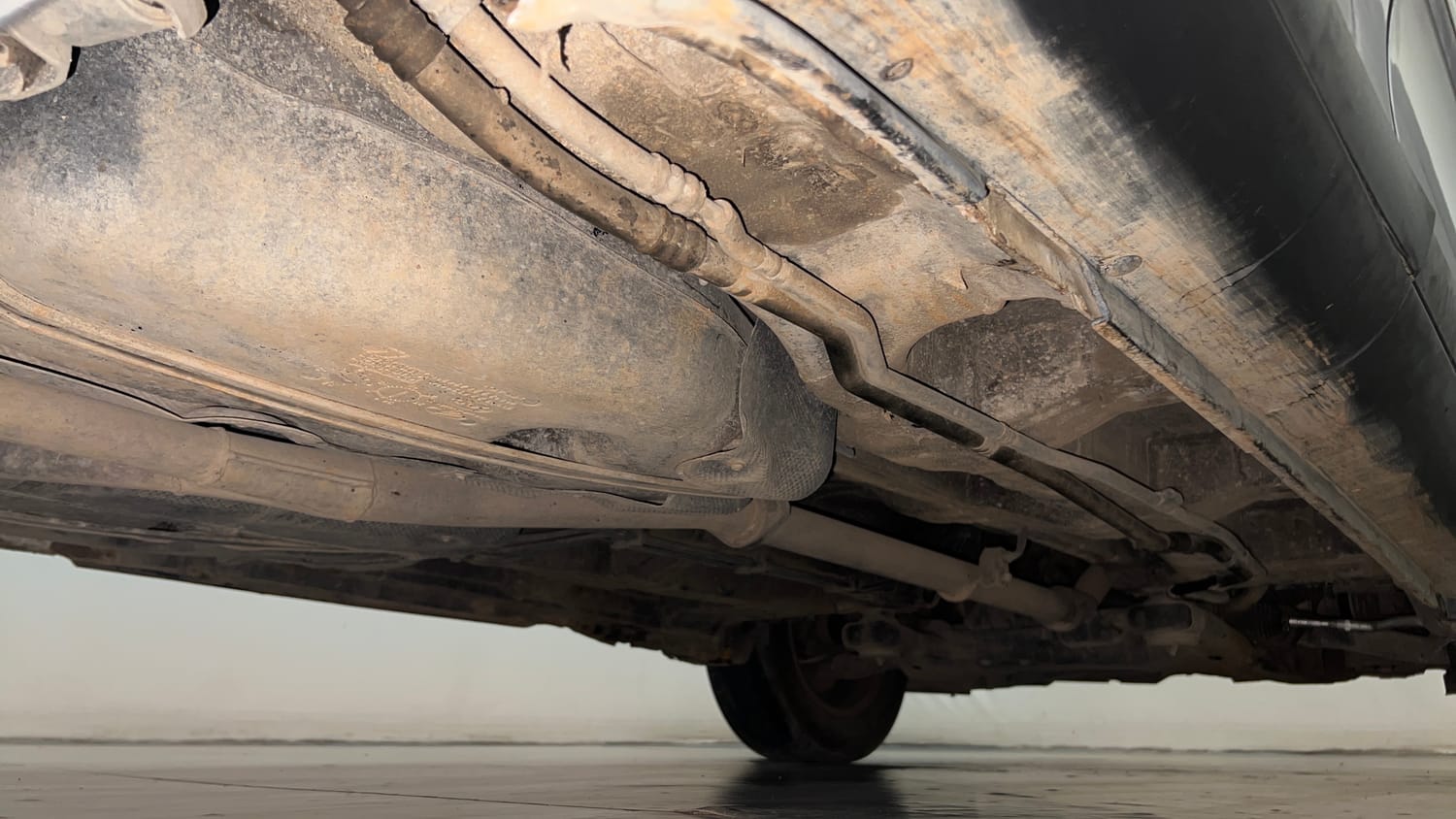 Used 2016 Mahindra XUV500 W10 AT Diesel Automatic extra REAR RIGHT UNDERBODY VIEW