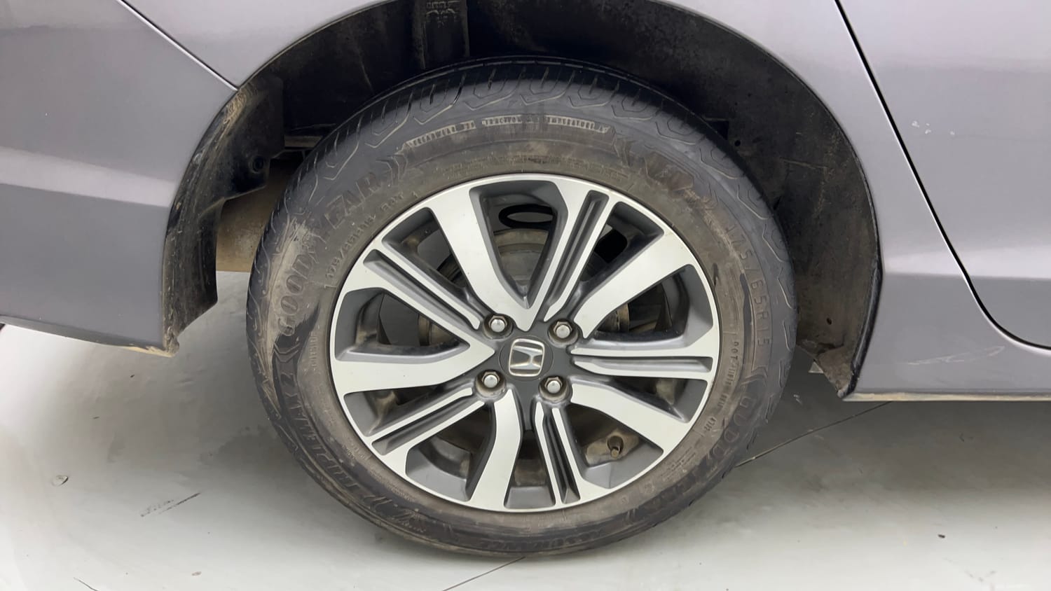 Used 2019 Honda City V Petrol Petrol Manual tyres RIGHT REAR TYRE RIM VIEW