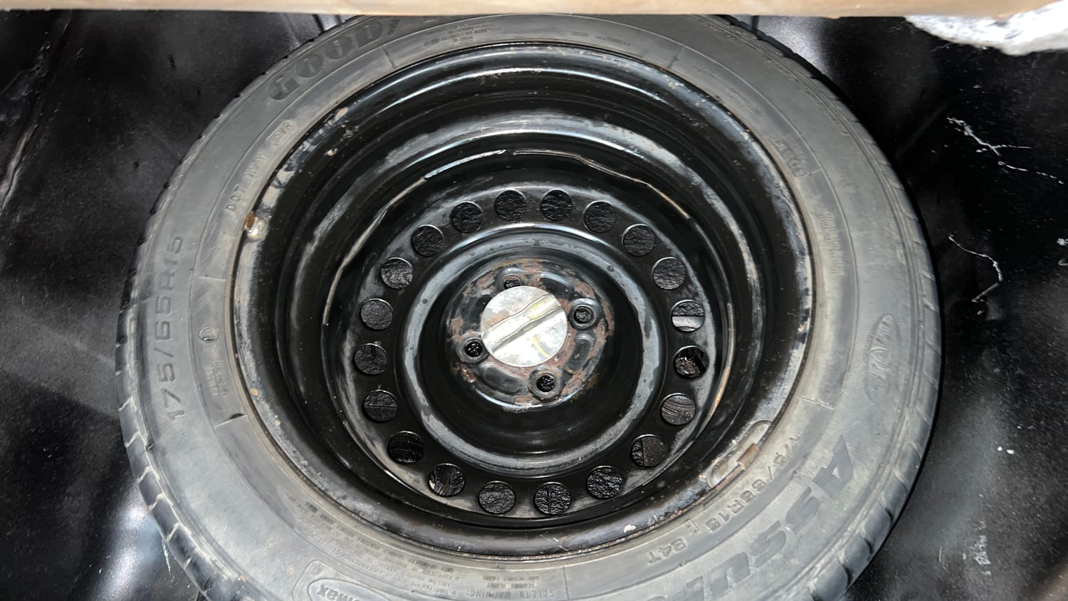 Used 2015 Honda City SV CVT Petrol Automatic tyres SPARE TYRE VIEW
