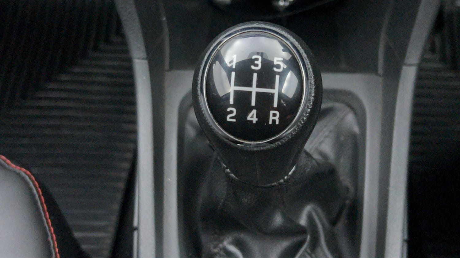 Used 2016 Maruti Suzuki Vitara Brezza [2016-2020] ZDi Plus Diesel Manual interior GEAR  KNOB VIEW